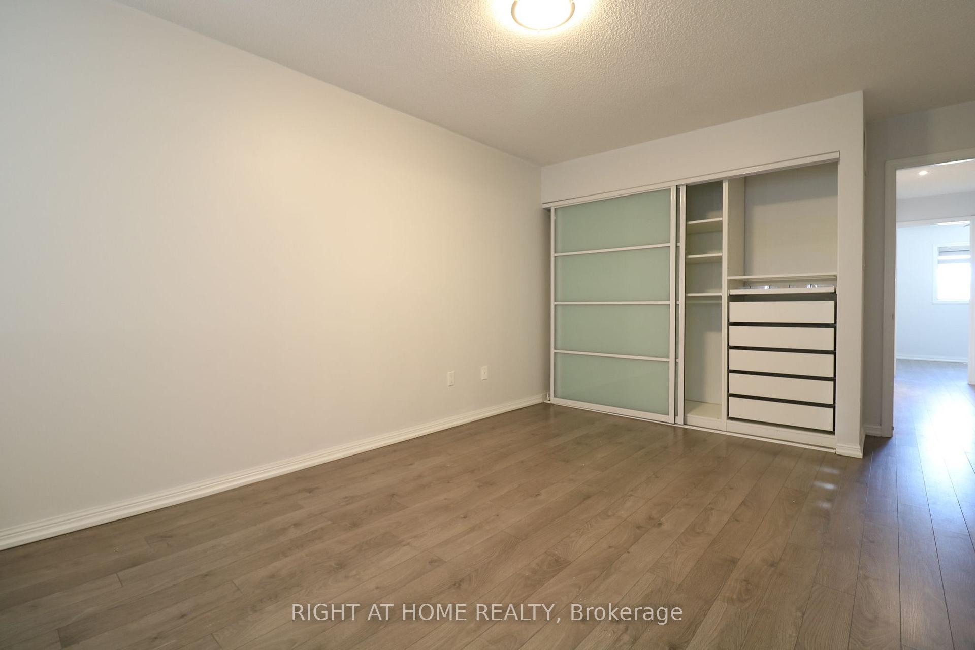 Photo 9 of 497 Ainsworth Drive E, Newmarket, Gorham-College Manor — HOMEH