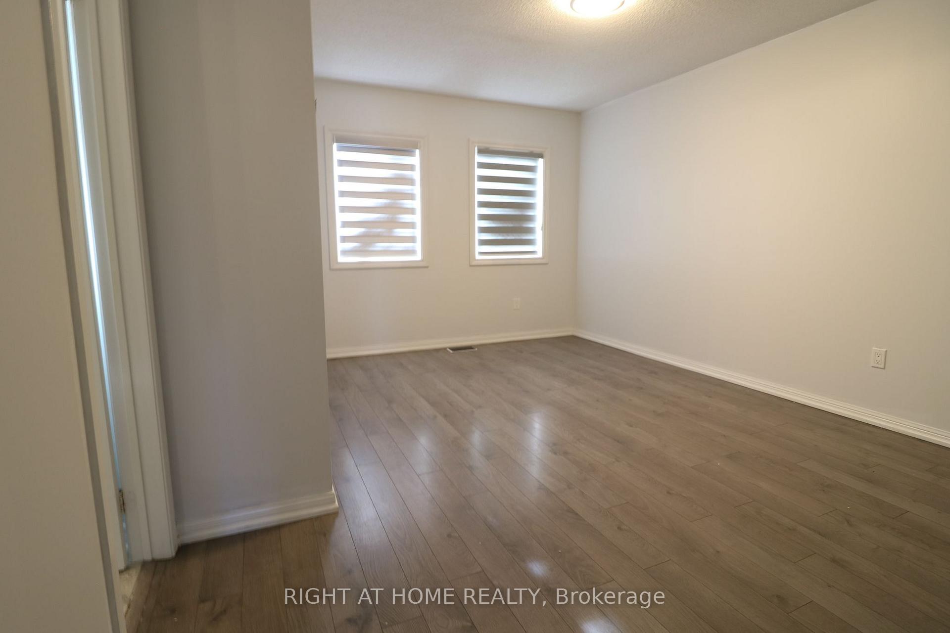 Photo 10 of 497 Ainsworth Drive E, Newmarket, Gorham-College Manor — HOMEH