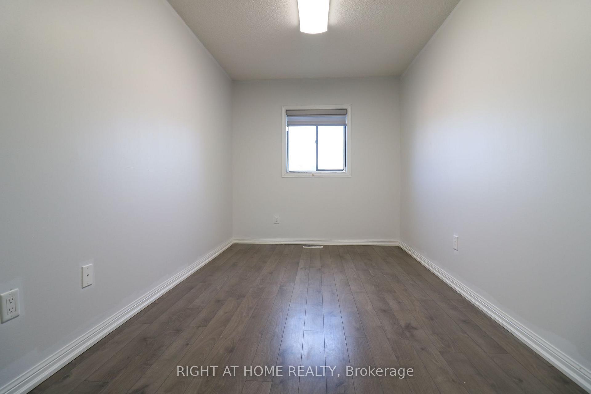 Photo 13 of 497 Ainsworth Drive E, Newmarket, Gorham-College Manor — HOMEH