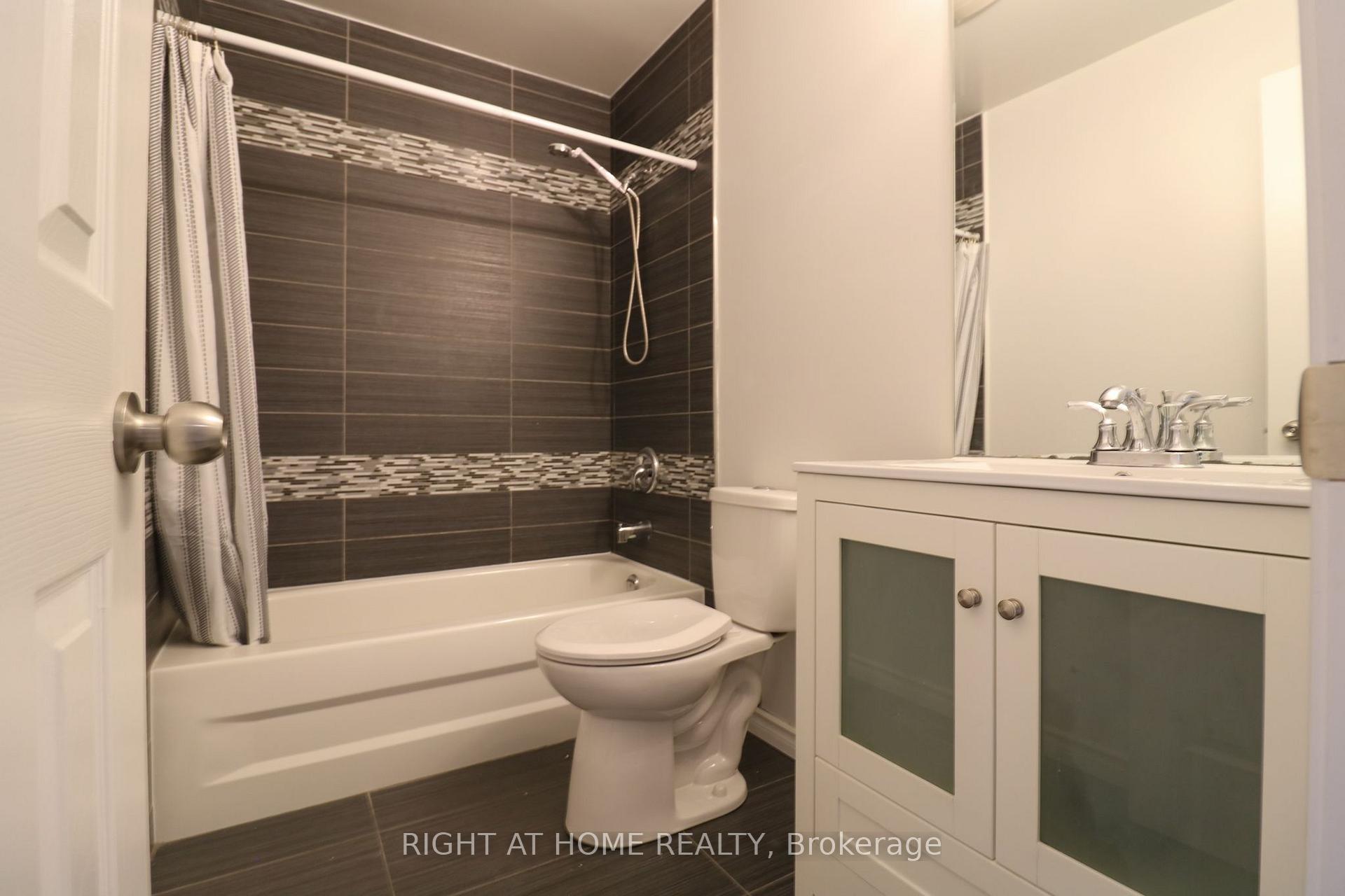 Photo 14 of 497 Ainsworth Drive E, Newmarket, Gorham-College Manor — HOMEH