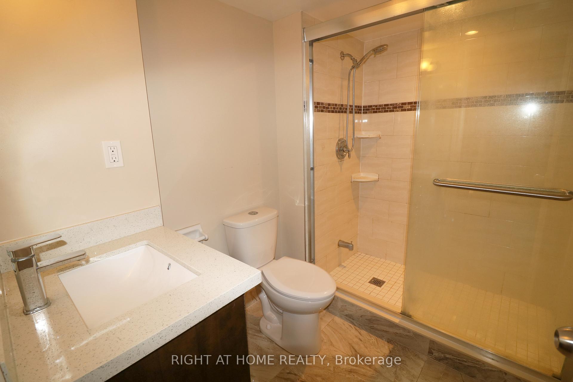 Photo 16 of 497 Ainsworth Drive E, Newmarket, Gorham-College Manor — HOMEH