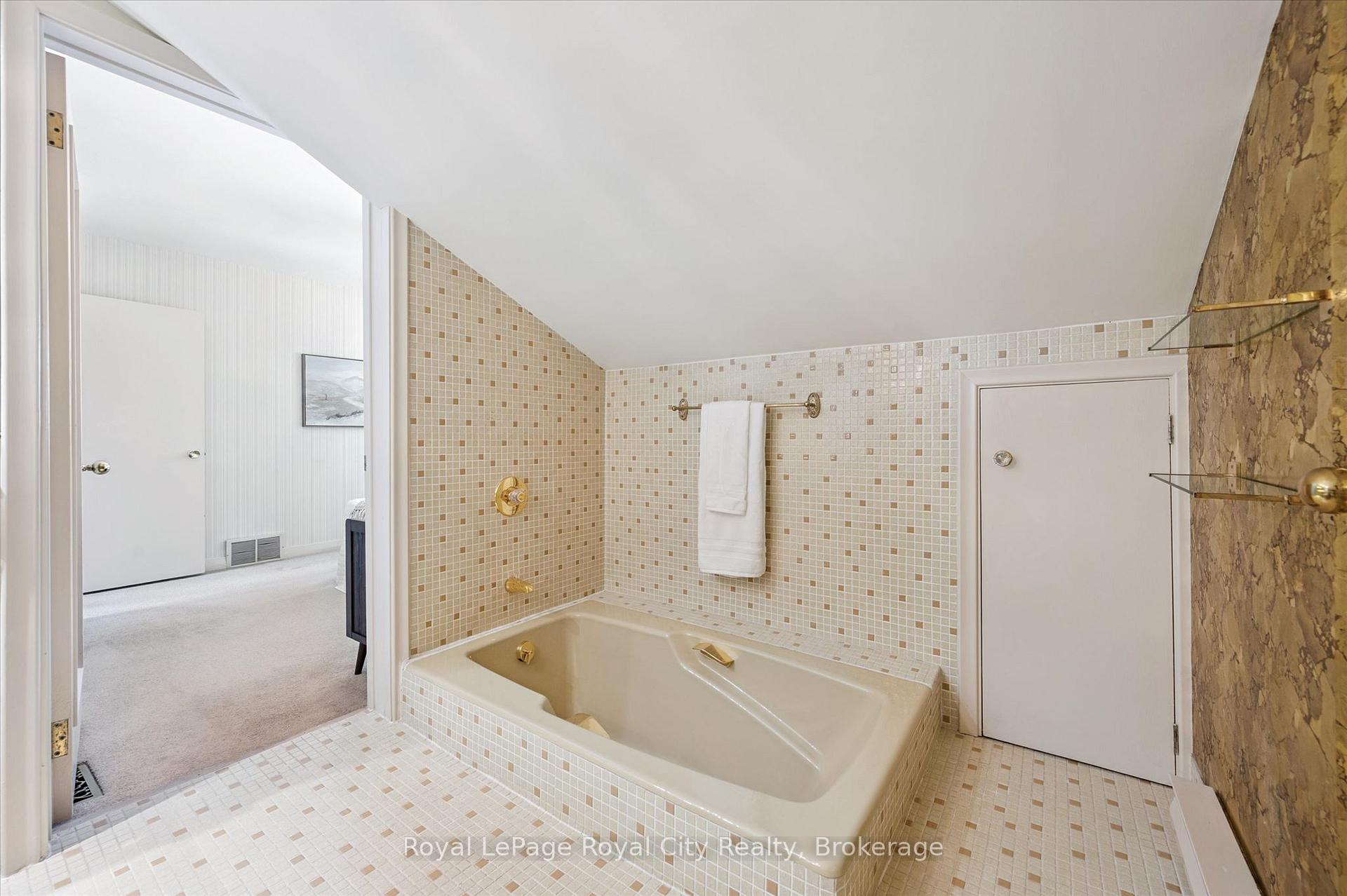 Photo 38 of 67 Woodside Road, Guelph, Dovercliffe Park/Old University — HOMEH