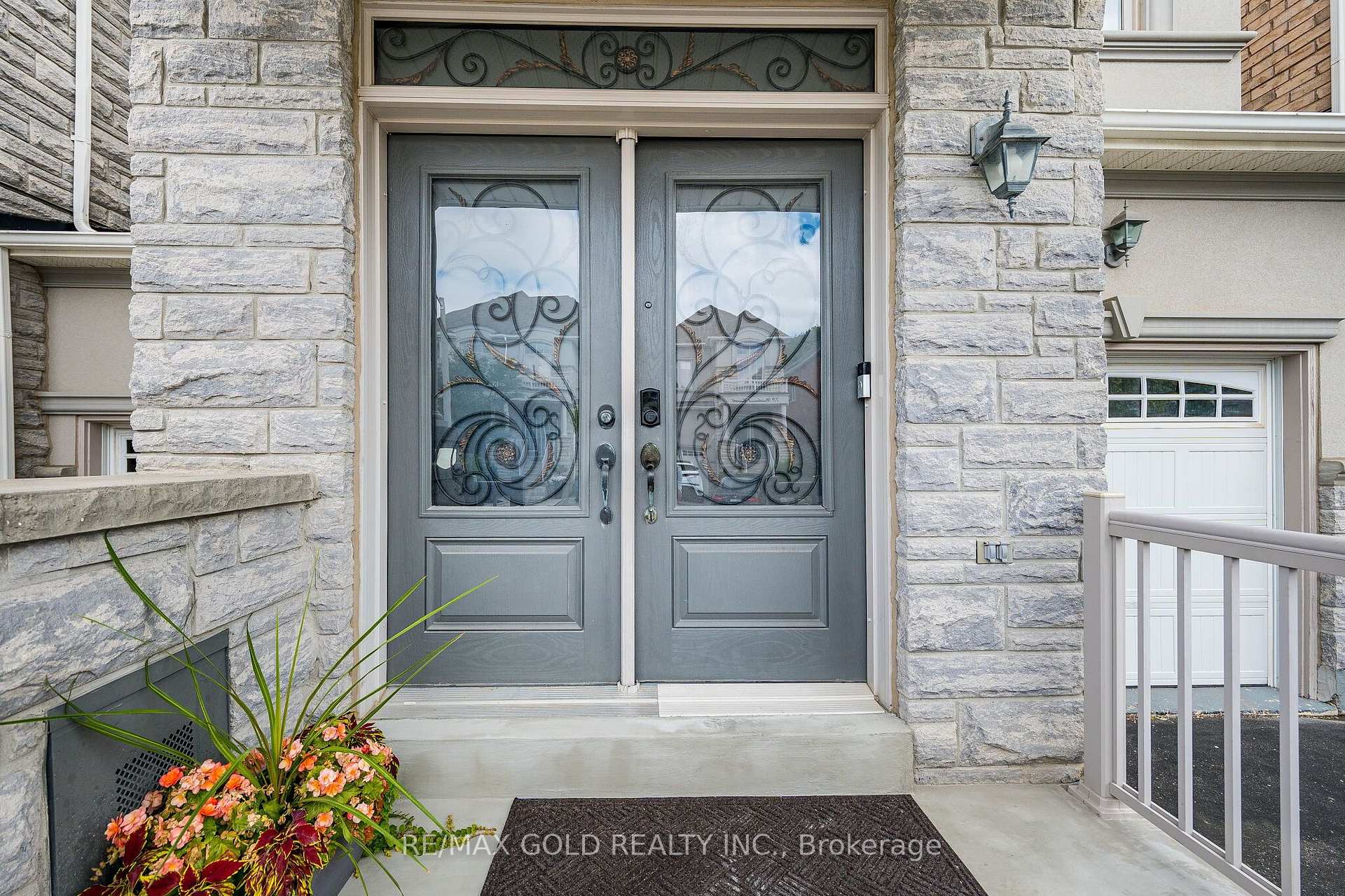 Photo 3 of 80 Bristlewood Crescent, Vaughan, Patterson — HOMEH