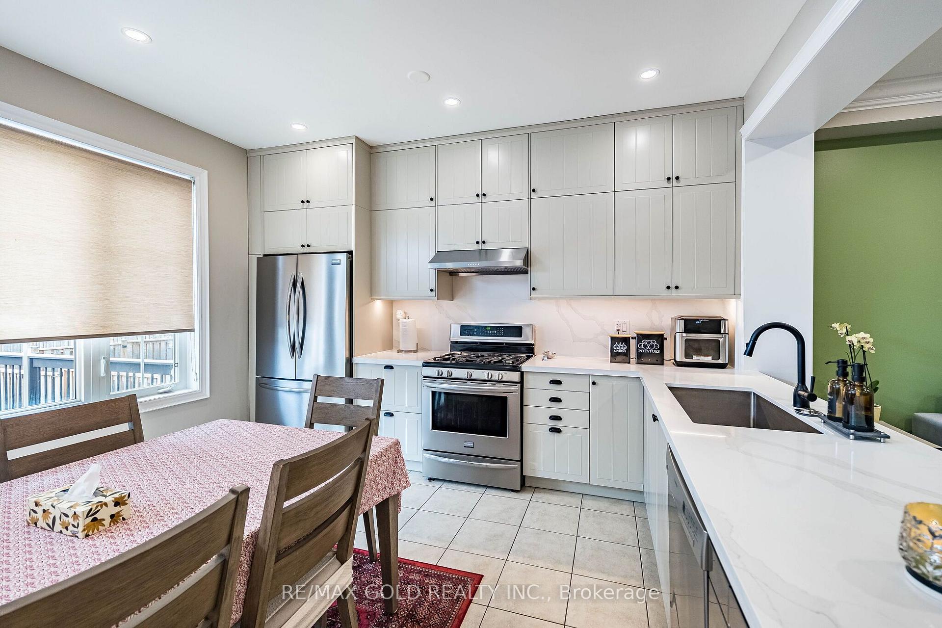 Photo 17 of 80 Bristlewood Crescent, Vaughan, Patterson — HOMEH