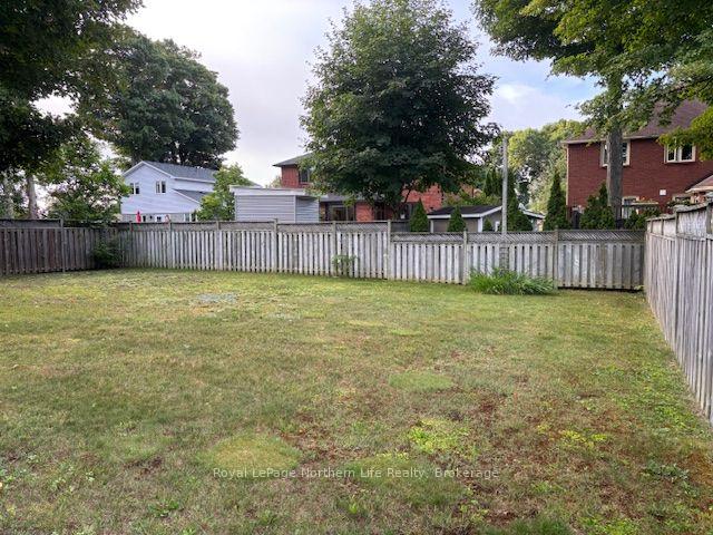 Photo 5 of 14 Nottingham Drive, North Bay, Airport — HOMEH