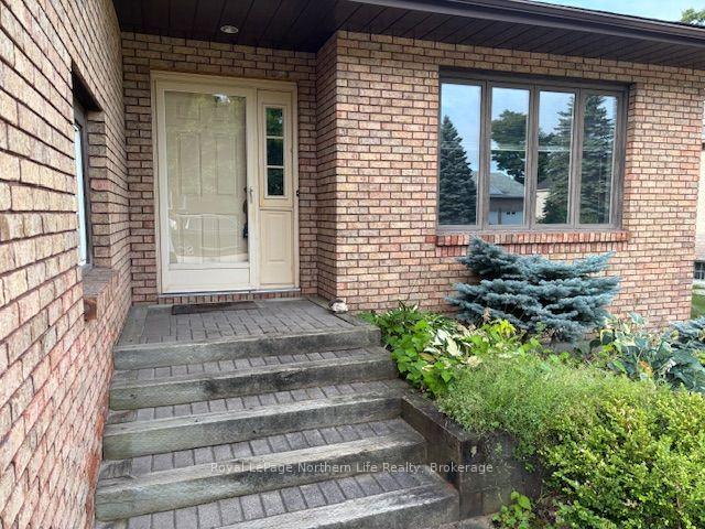 Photo 11 of 14 Nottingham Drive, North Bay, Airport — HOMEH