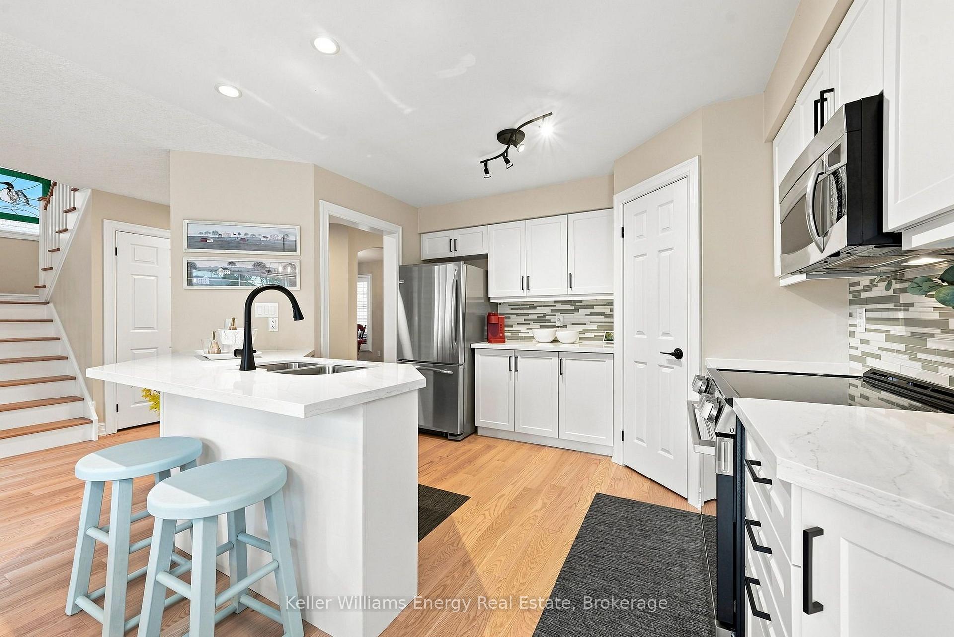 Photo 3 of 442 Meadow Street, Oshawa, Kedron — HOMEH