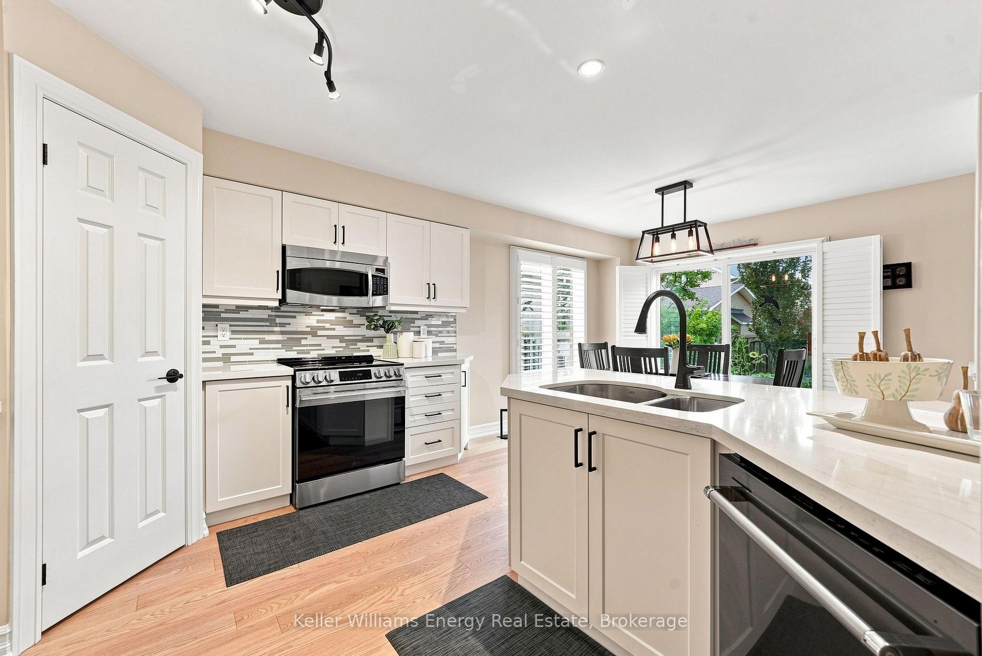 Photo 4 of 442 Meadow Street, Oshawa, Kedron — HOMEH