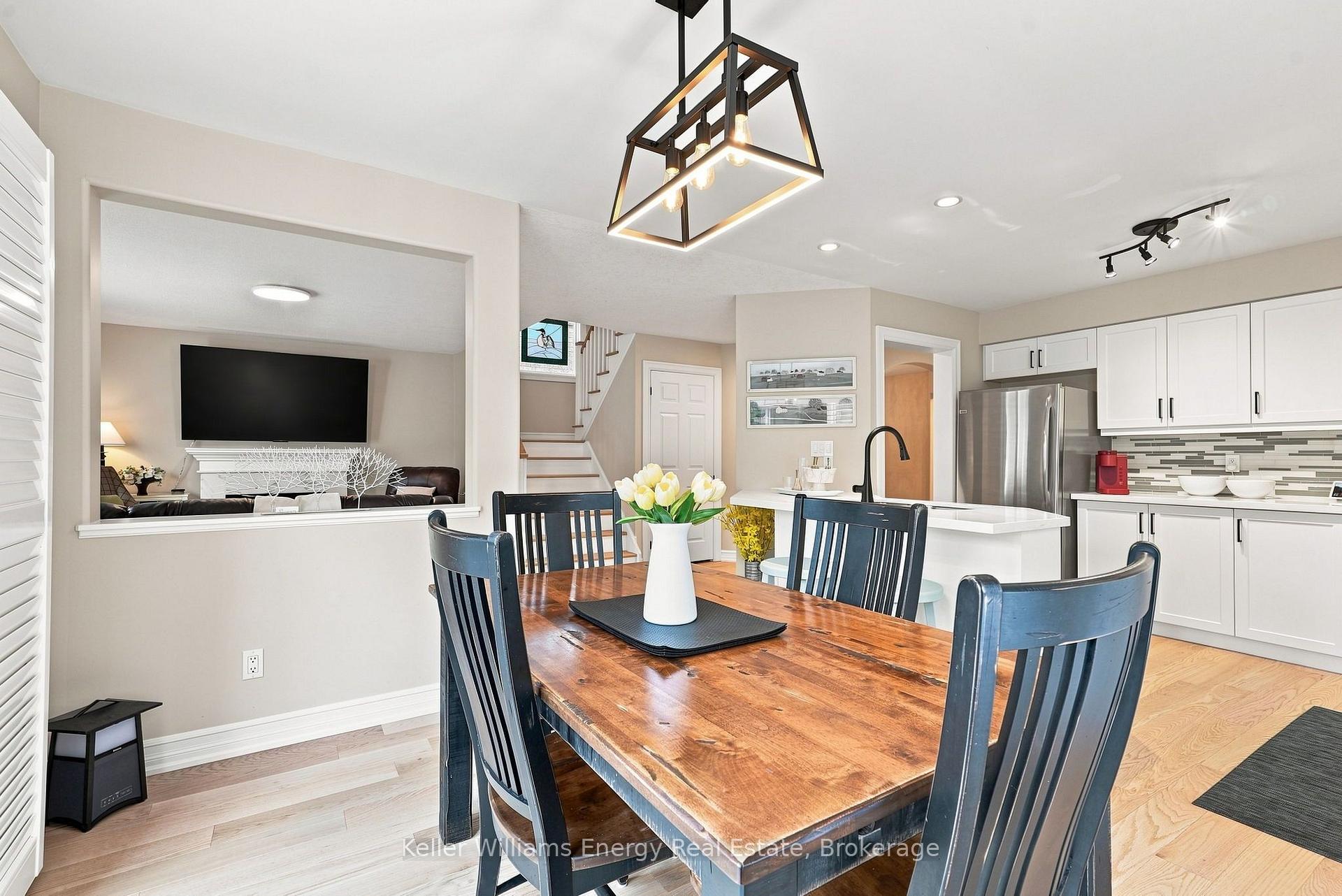 Photo 10 of 442 Meadow Street, Oshawa, Kedron — HOMEH
