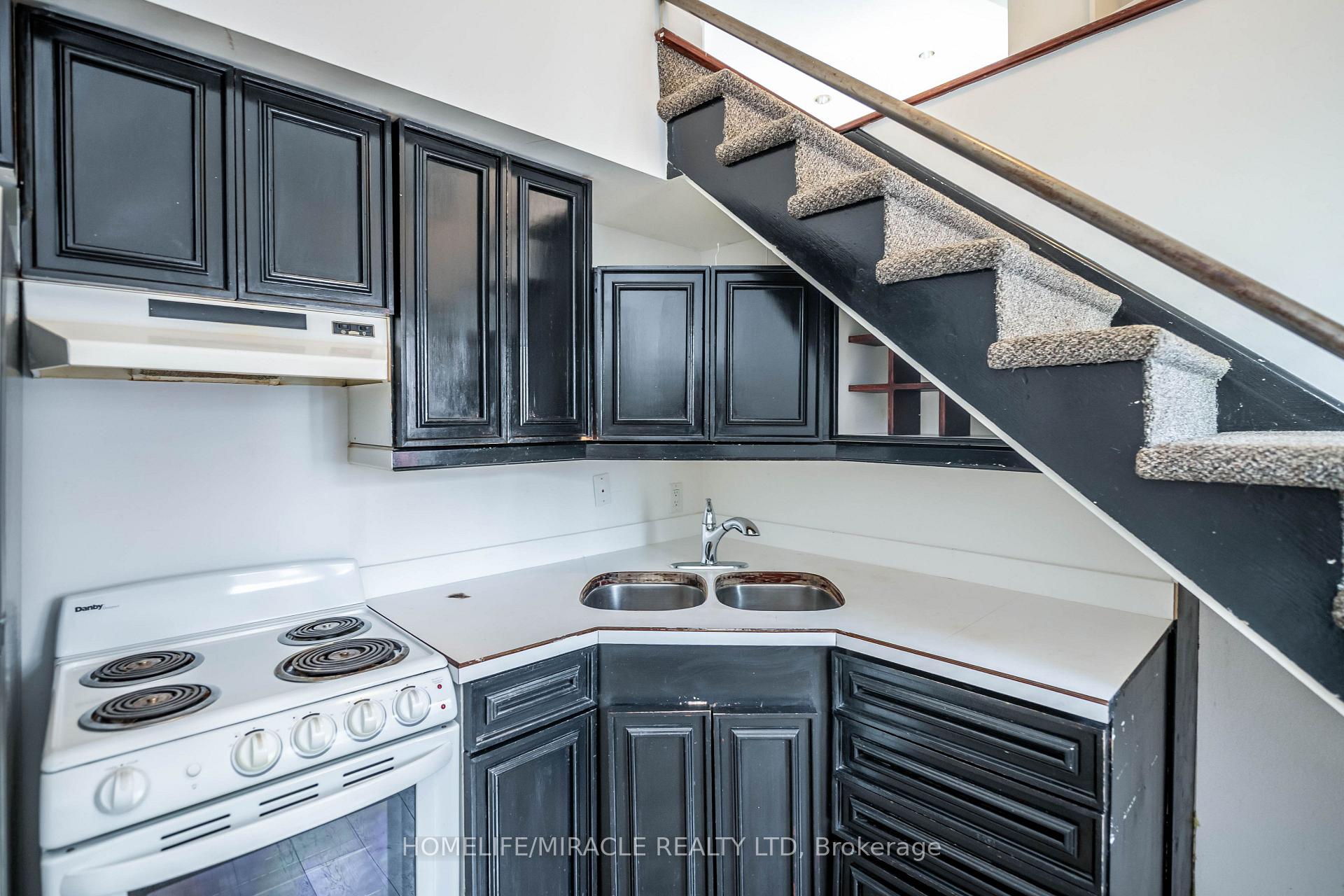 Photo 12 of Unit 2, 4975 Mcrae Street, Niagara Falls, Cherrywood — HOMEH