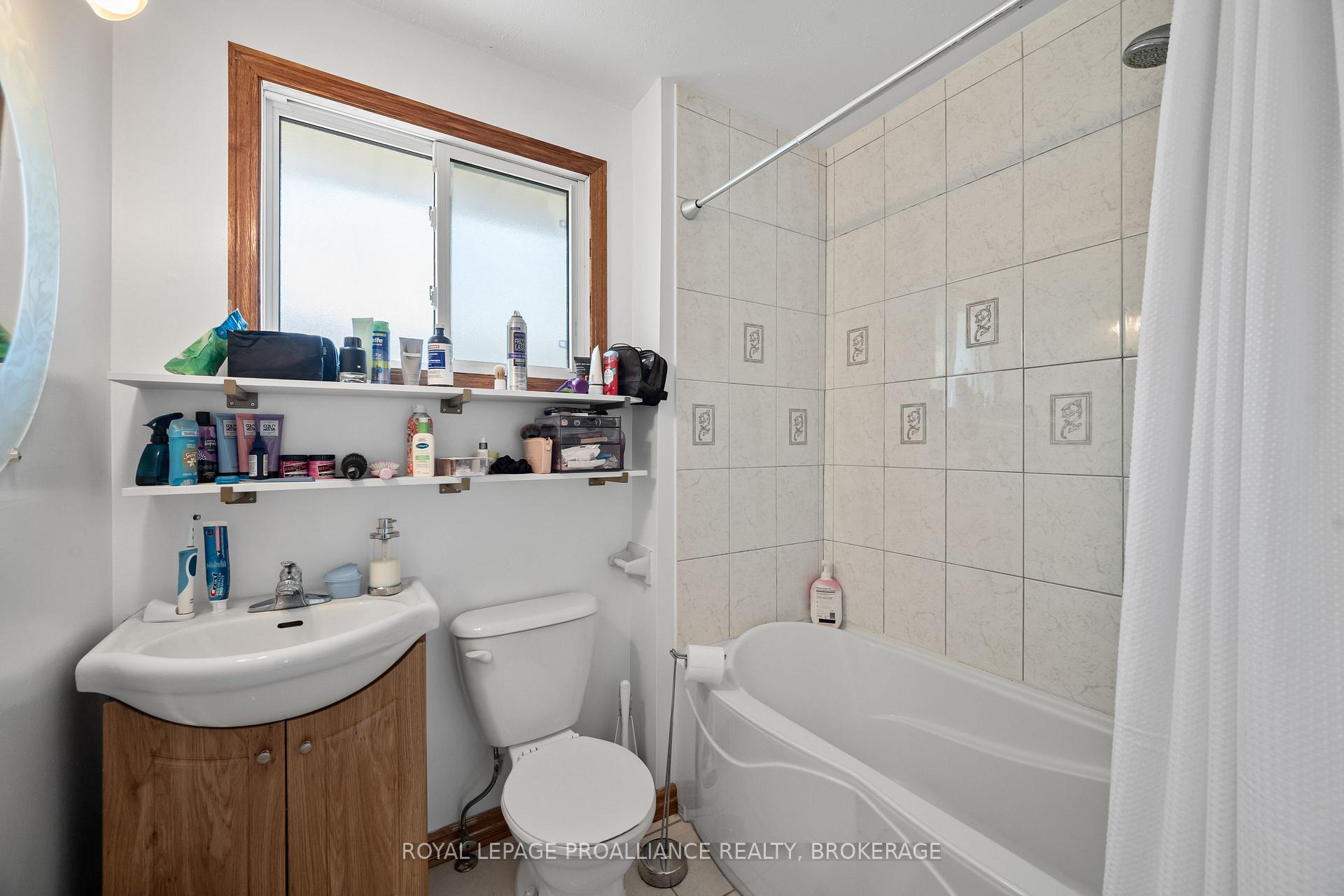 Photo 18 of Unit 52, 46 Rosemund Crescent, Kingston, West of Sir John A. Blvd — HOMEH