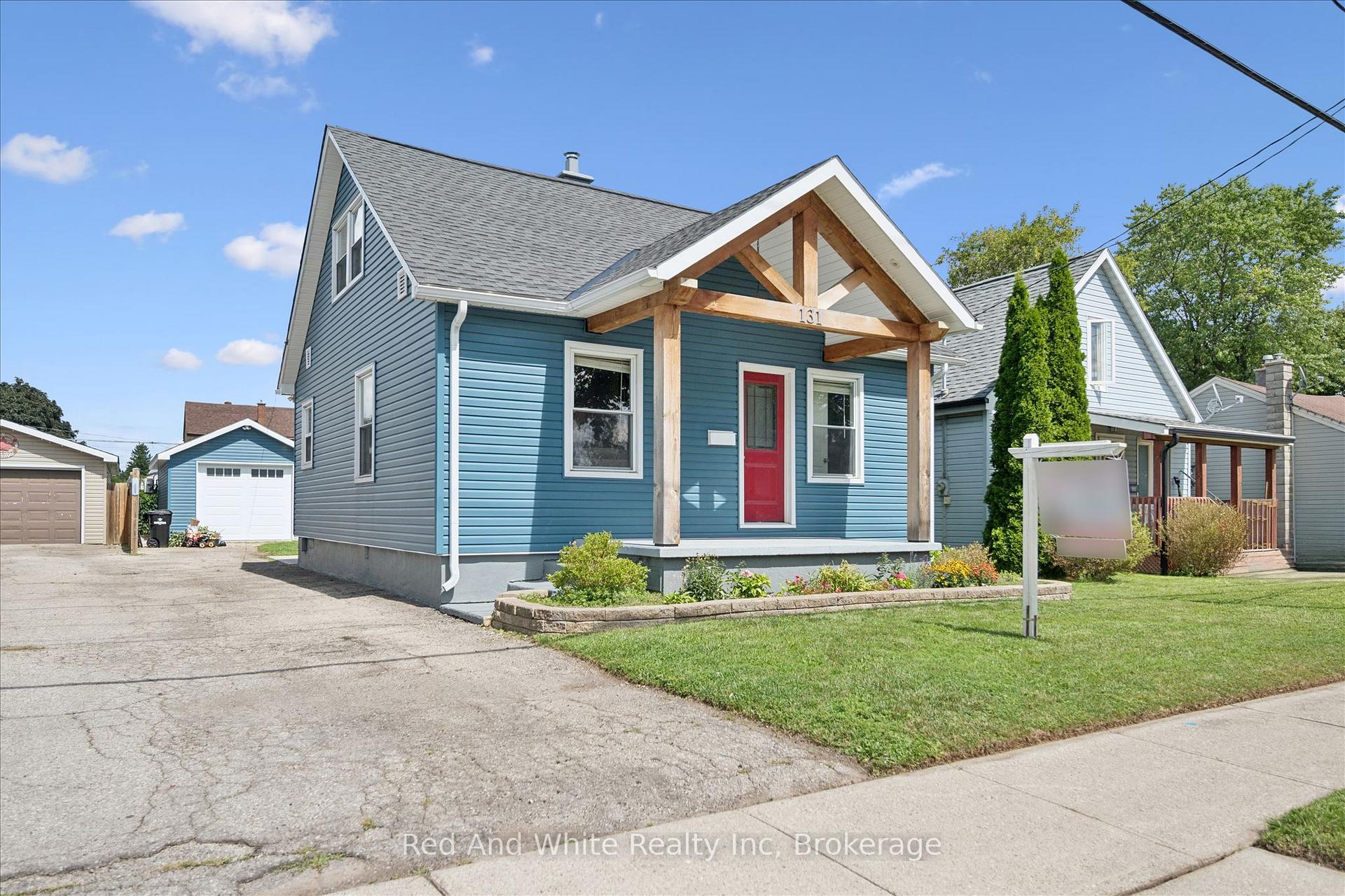 Photo 2 of 131 Norfolk Avenue, Cambridge, Elgin Park/Coronation — HOMEH