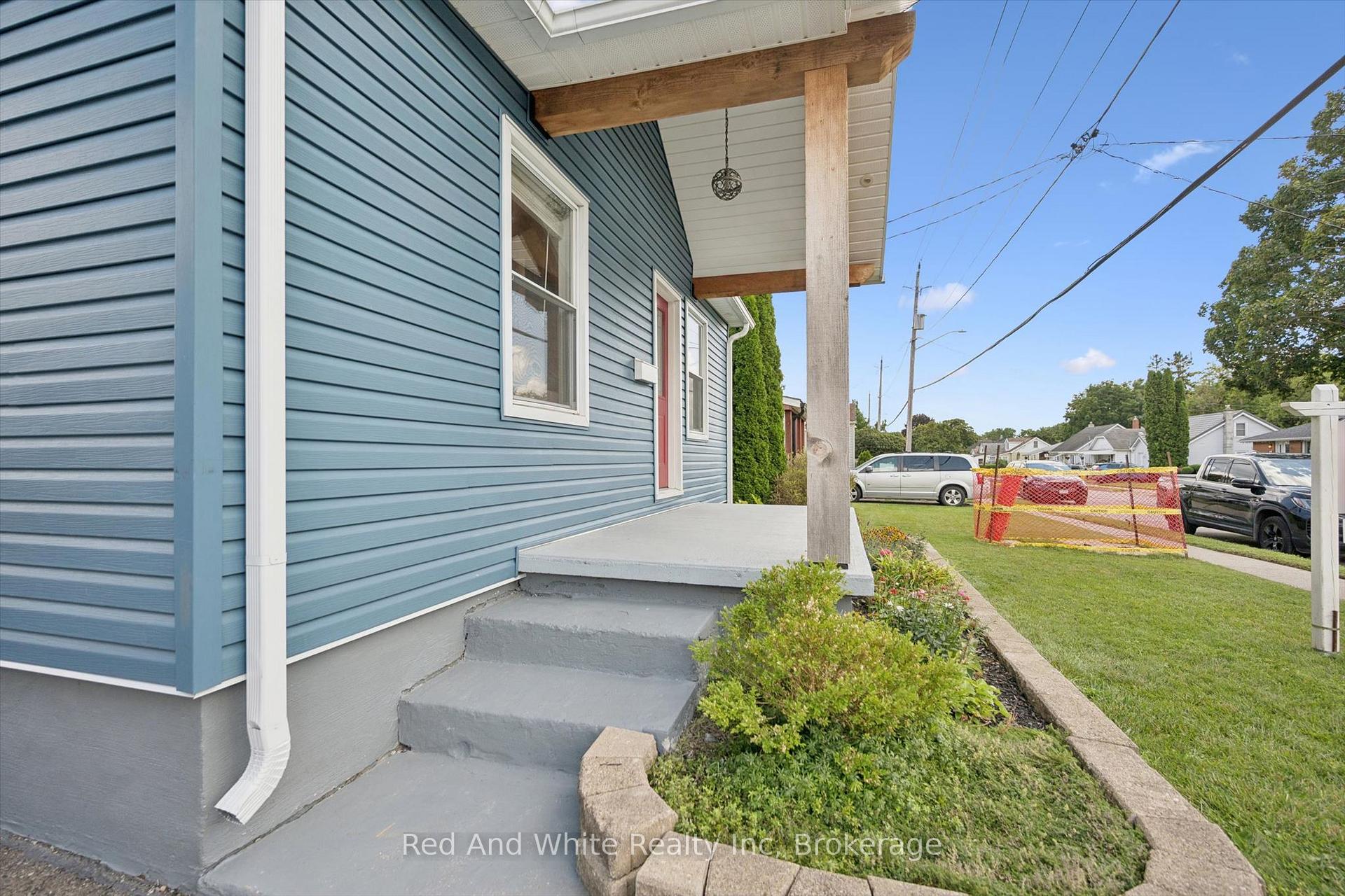 Photo 3 of 131 Norfolk Avenue, Cambridge, Elgin Park/Coronation — HOMEH