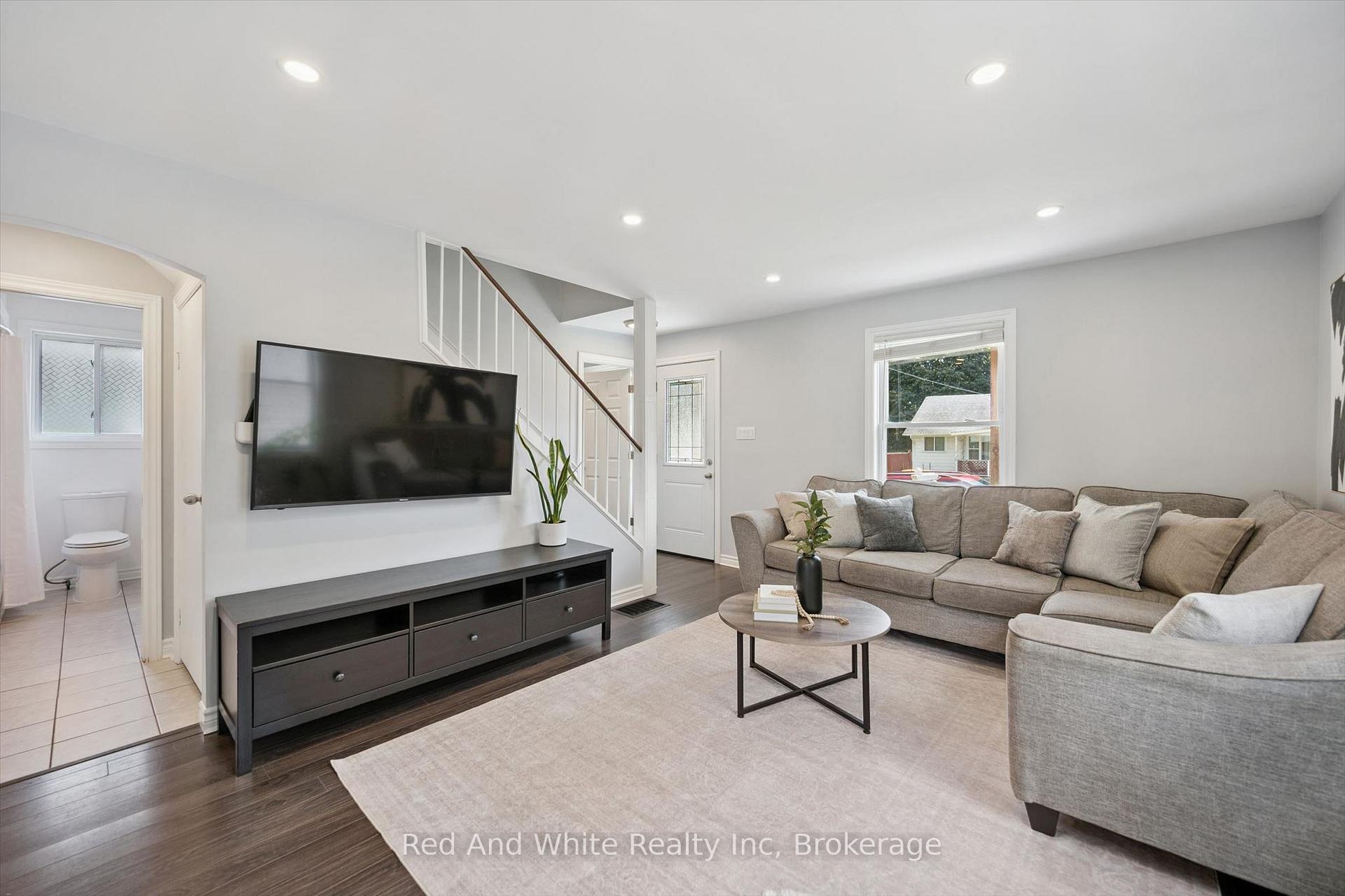 Photo 5 of 131 Norfolk Avenue, Cambridge, Elgin Park/Coronation — HOMEH
