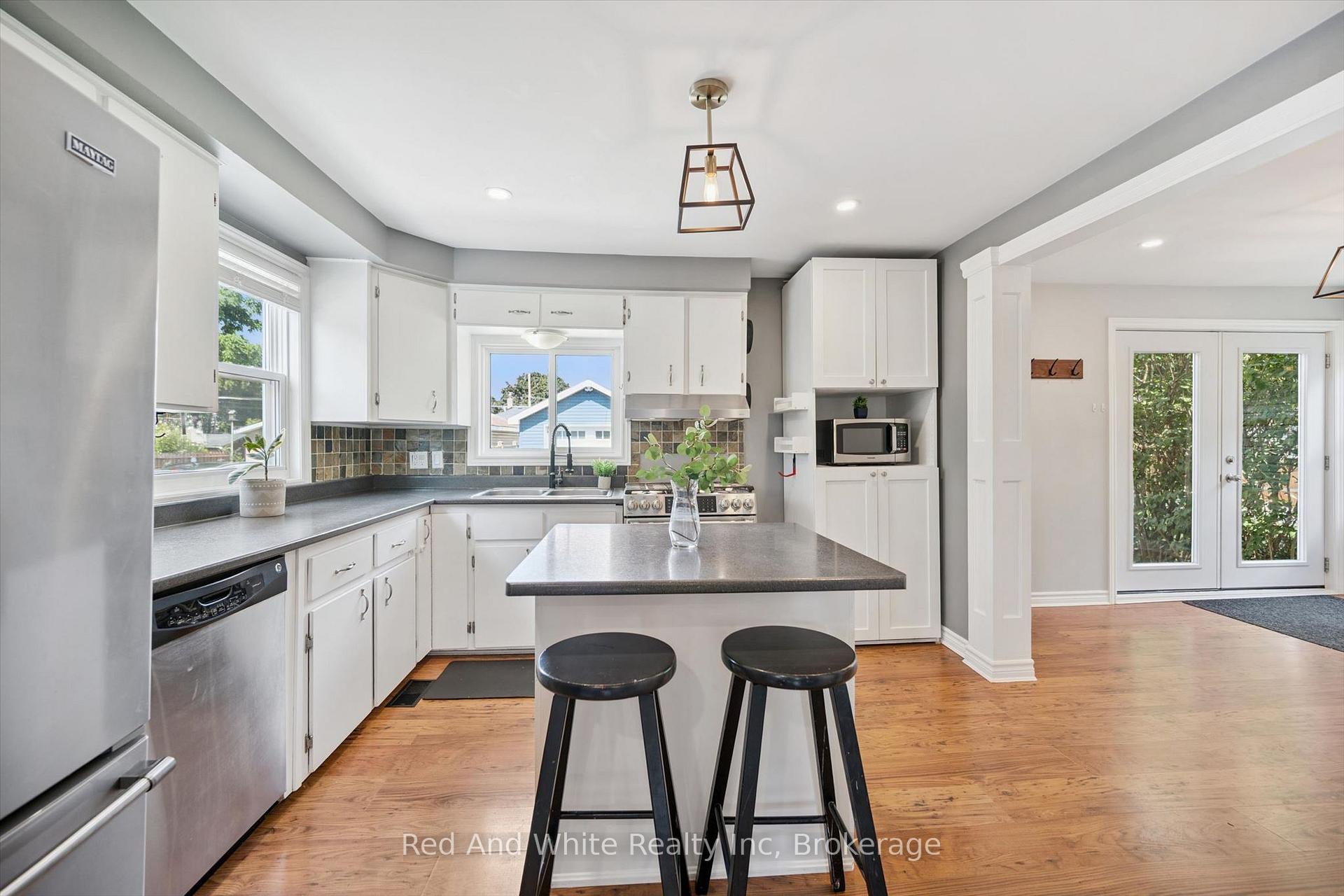 Photo 7 of 131 Norfolk Avenue, Cambridge, Elgin Park/Coronation — HOMEH