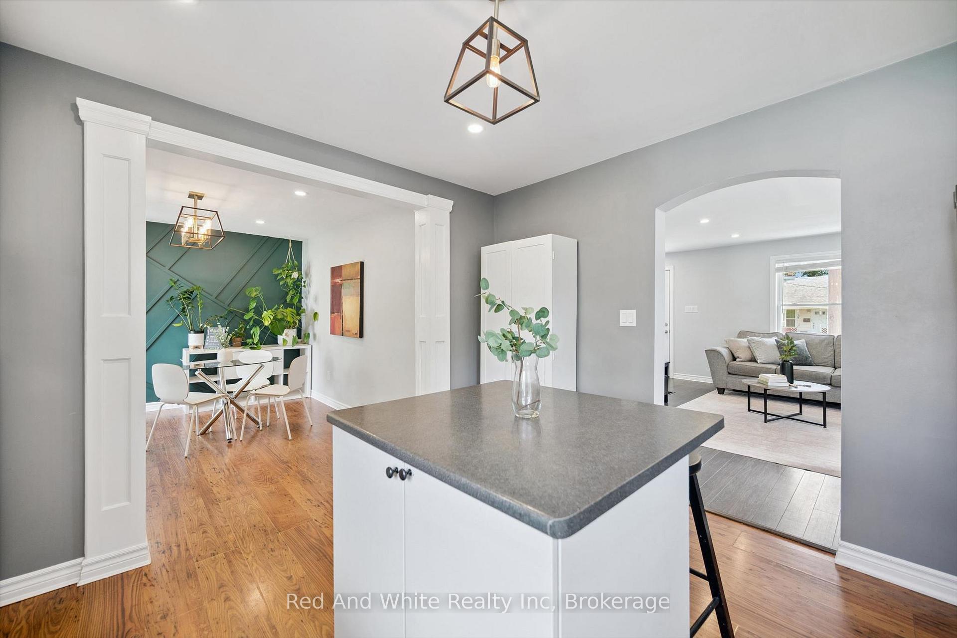 Photo 8 of 131 Norfolk Avenue, Cambridge, Elgin Park/Coronation — HOMEH