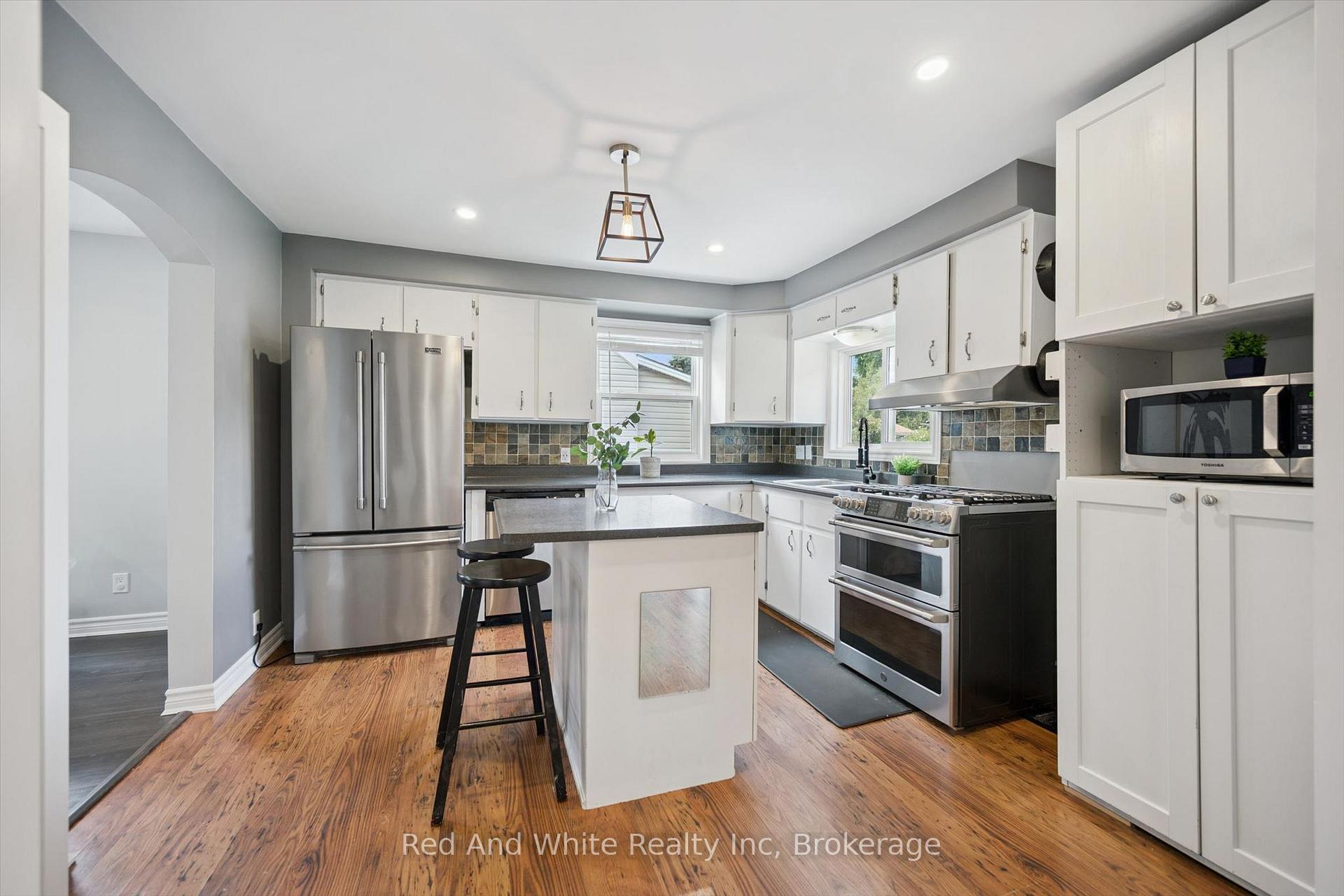 Photo 9 of 131 Norfolk Avenue, Cambridge, Elgin Park/Coronation — HOMEH
