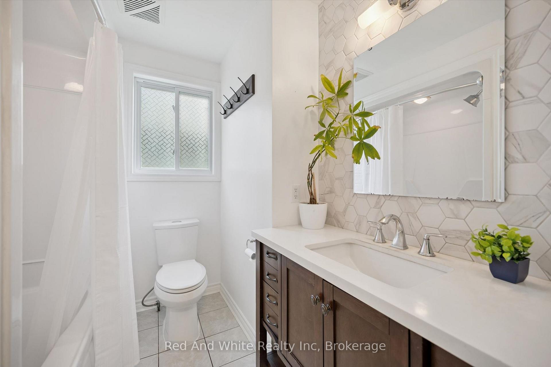Photo 13 of 131 Norfolk Avenue, Cambridge, Elgin Park/Coronation — HOMEH