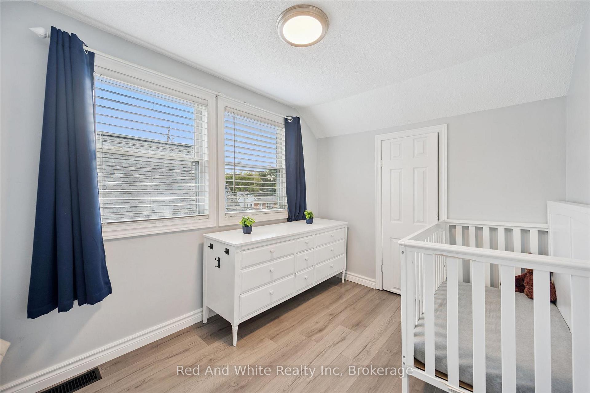 Photo 17 of 131 Norfolk Avenue, Cambridge, Elgin Park/Coronation — HOMEH