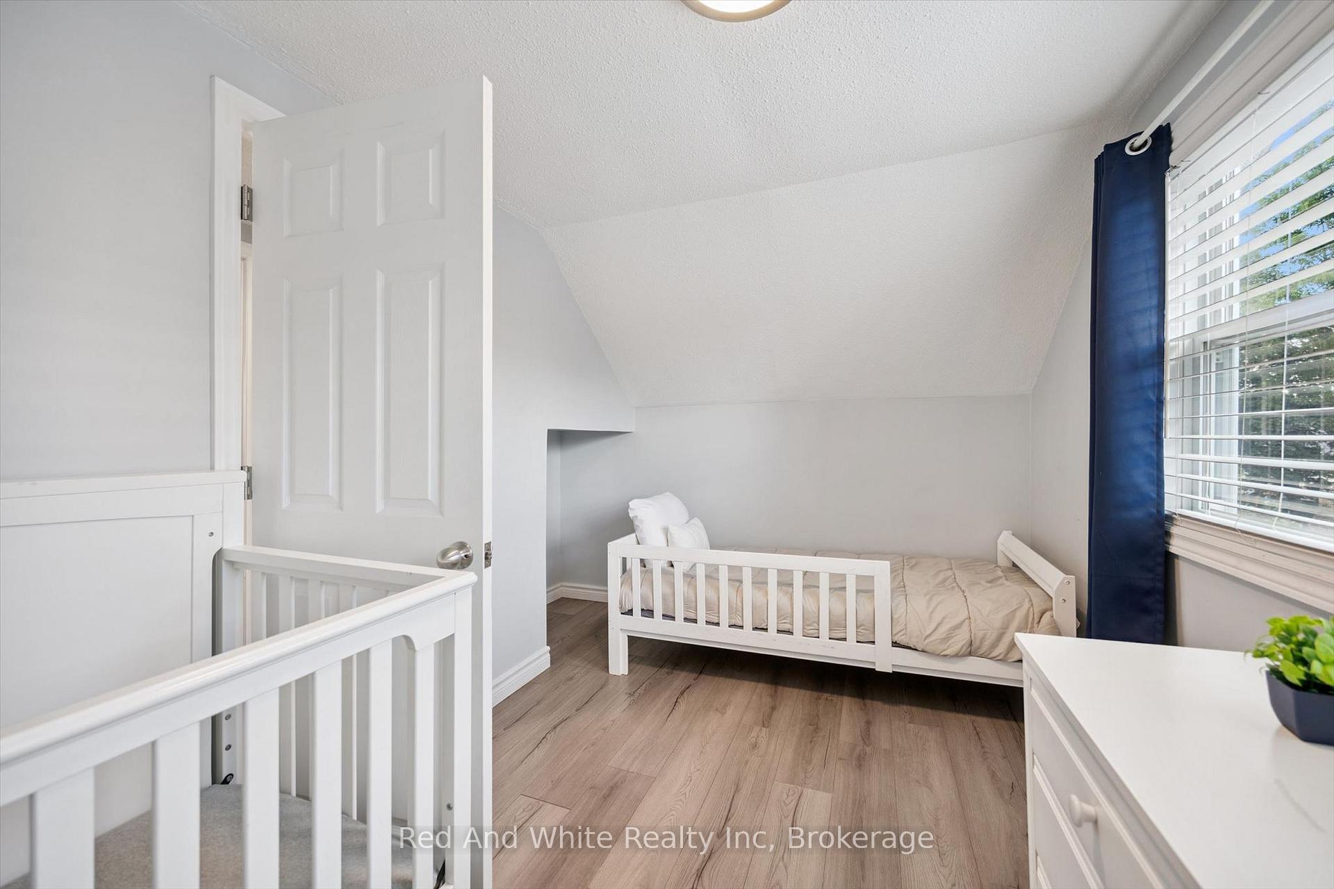 Photo 18 of 131 Norfolk Avenue, Cambridge, Elgin Park/Coronation — HOMEH