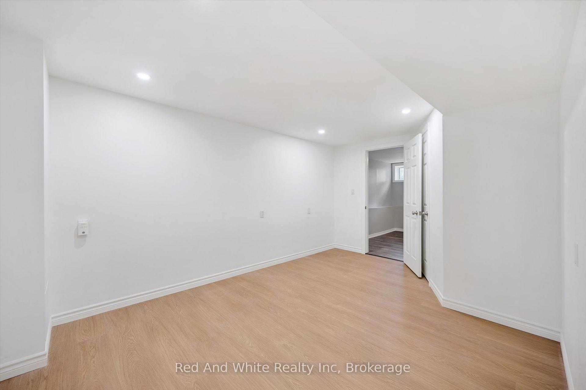 Photo 20 of 131 Norfolk Avenue, Cambridge, Elgin Park/Coronation — HOMEH