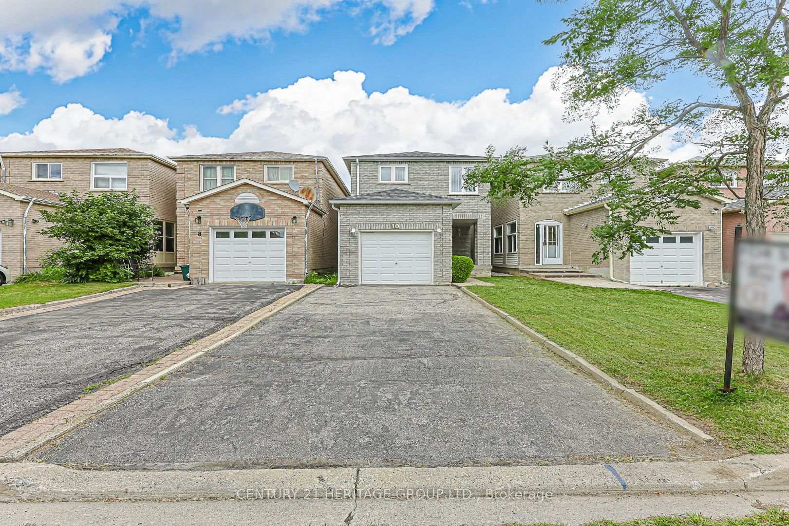 Photo 2 of 10 Woodhall Road, Markham, Milliken Mills East — HOMEH