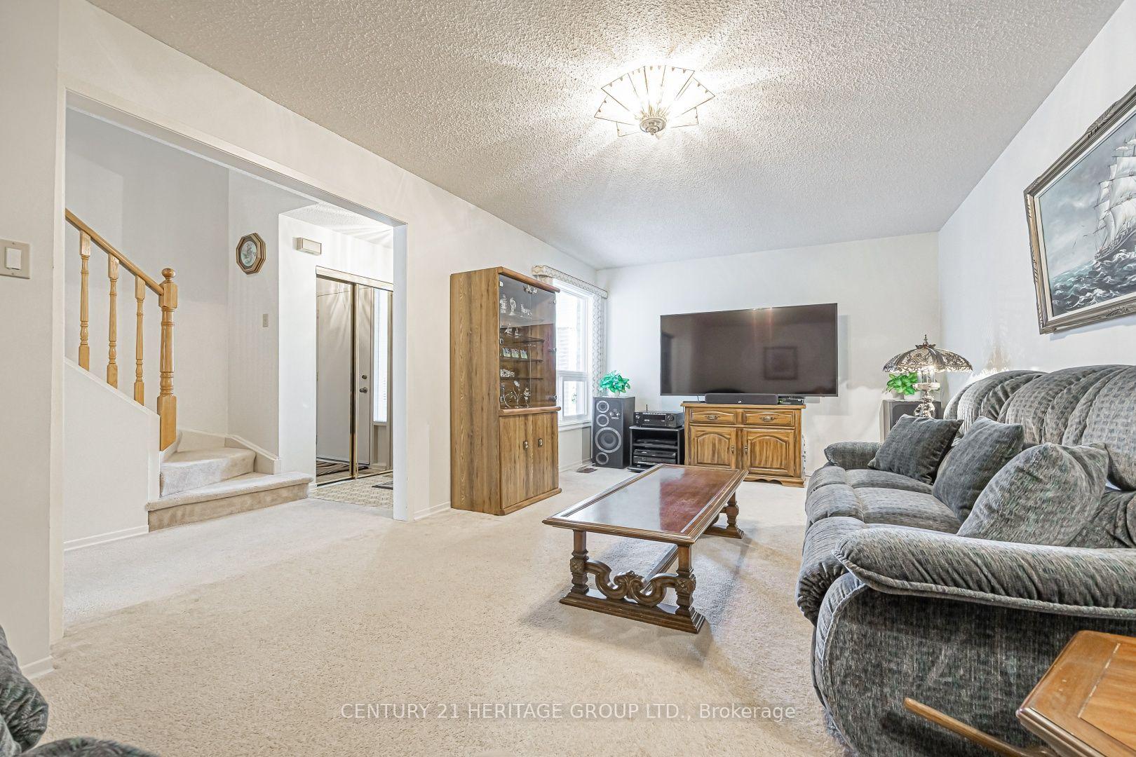 Photo 5 of 10 Woodhall Road, Markham, Milliken Mills East — HOMEH