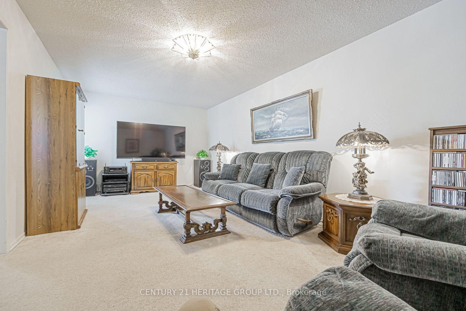 Photo 6 of 10 Woodhall Road, Markham, Milliken Mills East — HOMEH