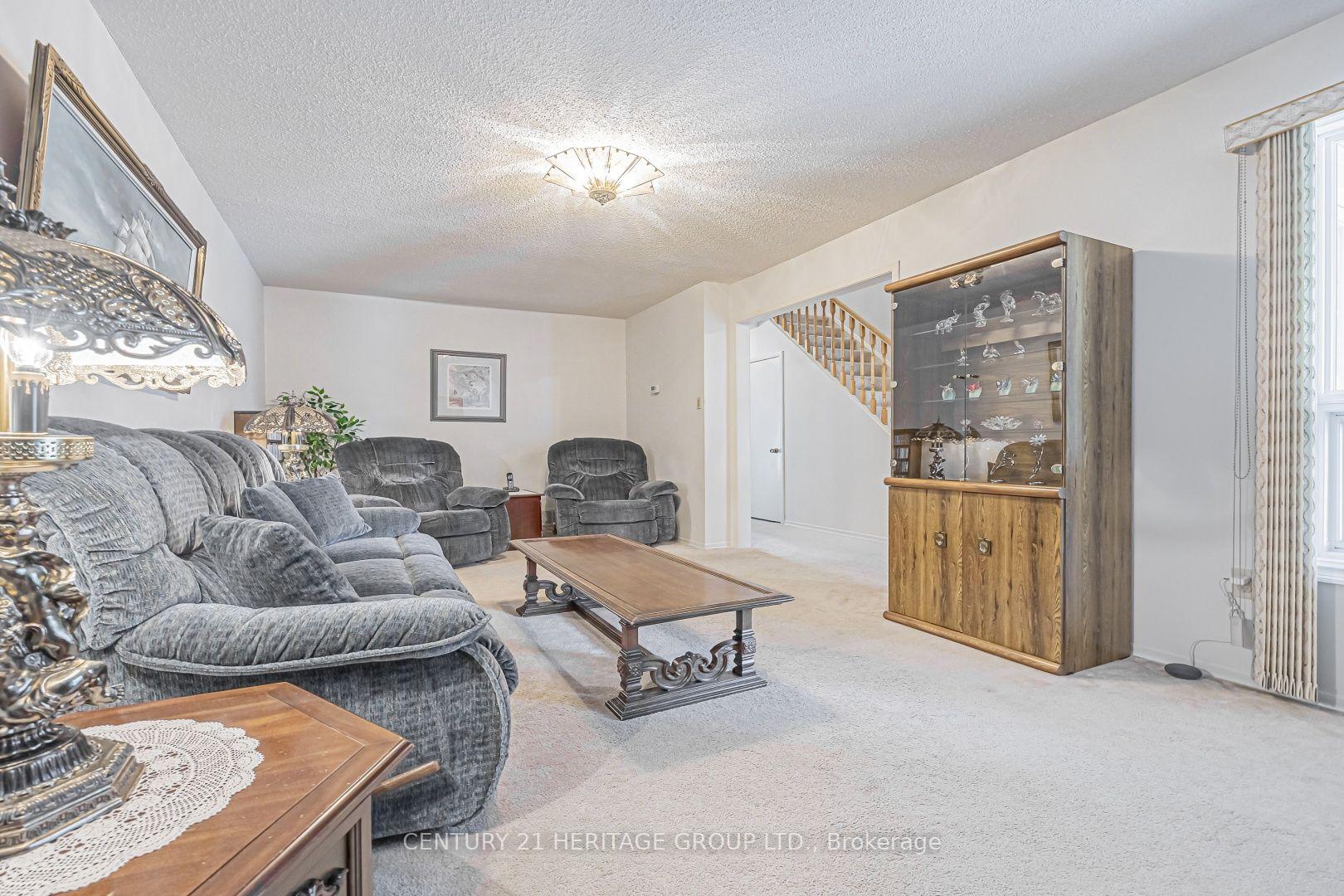 Photo 8 of 10 Woodhall Road, Markham, Milliken Mills East — HOMEH