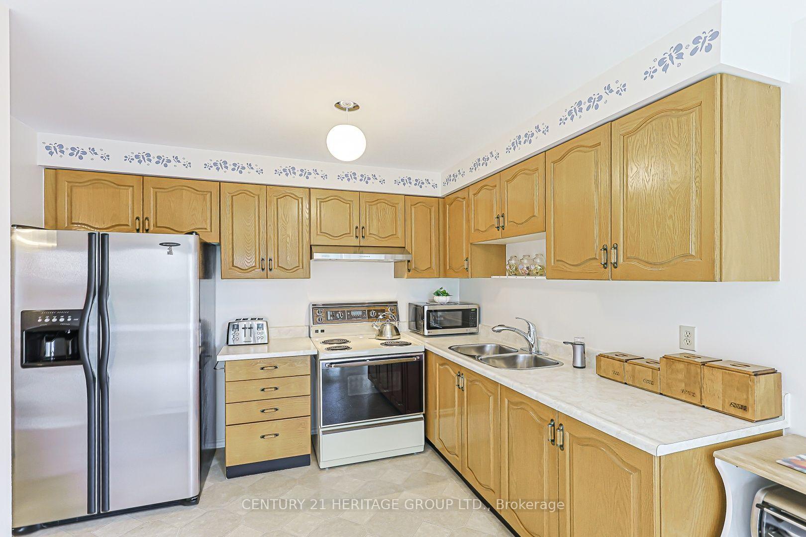 Photo 11 of 10 Woodhall Road, Markham, Milliken Mills East — HOMEH