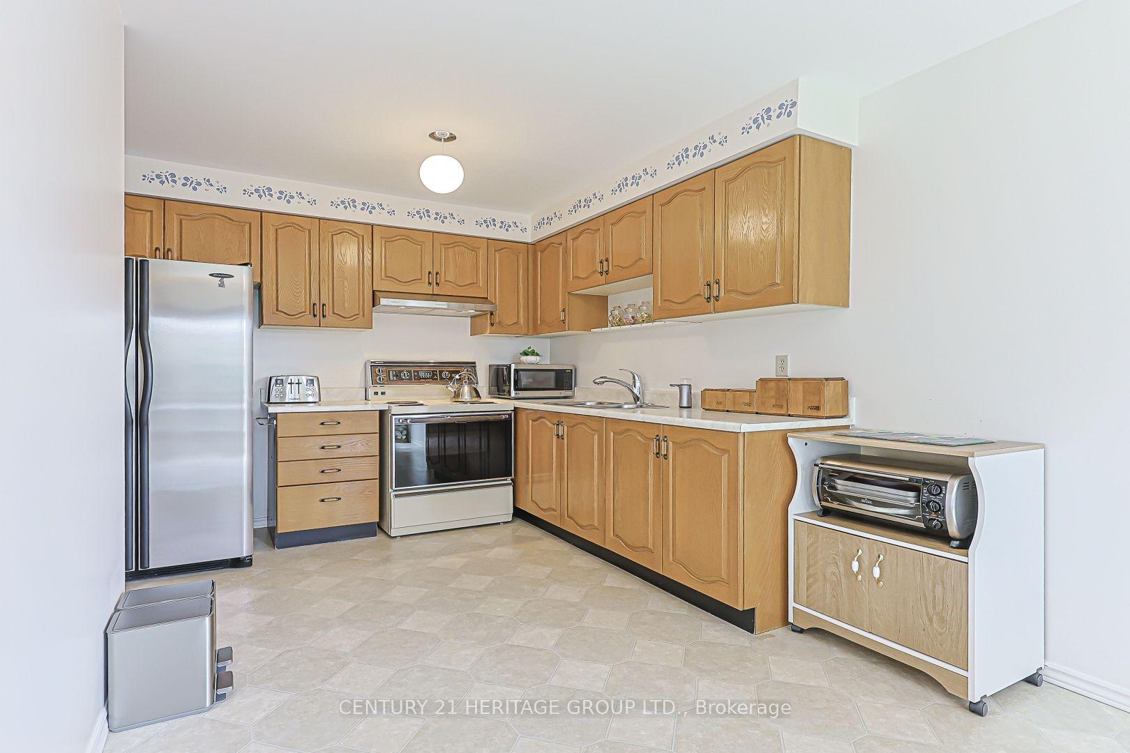 Photo 12 of 10 Woodhall Road, Markham, Milliken Mills East — HOMEH