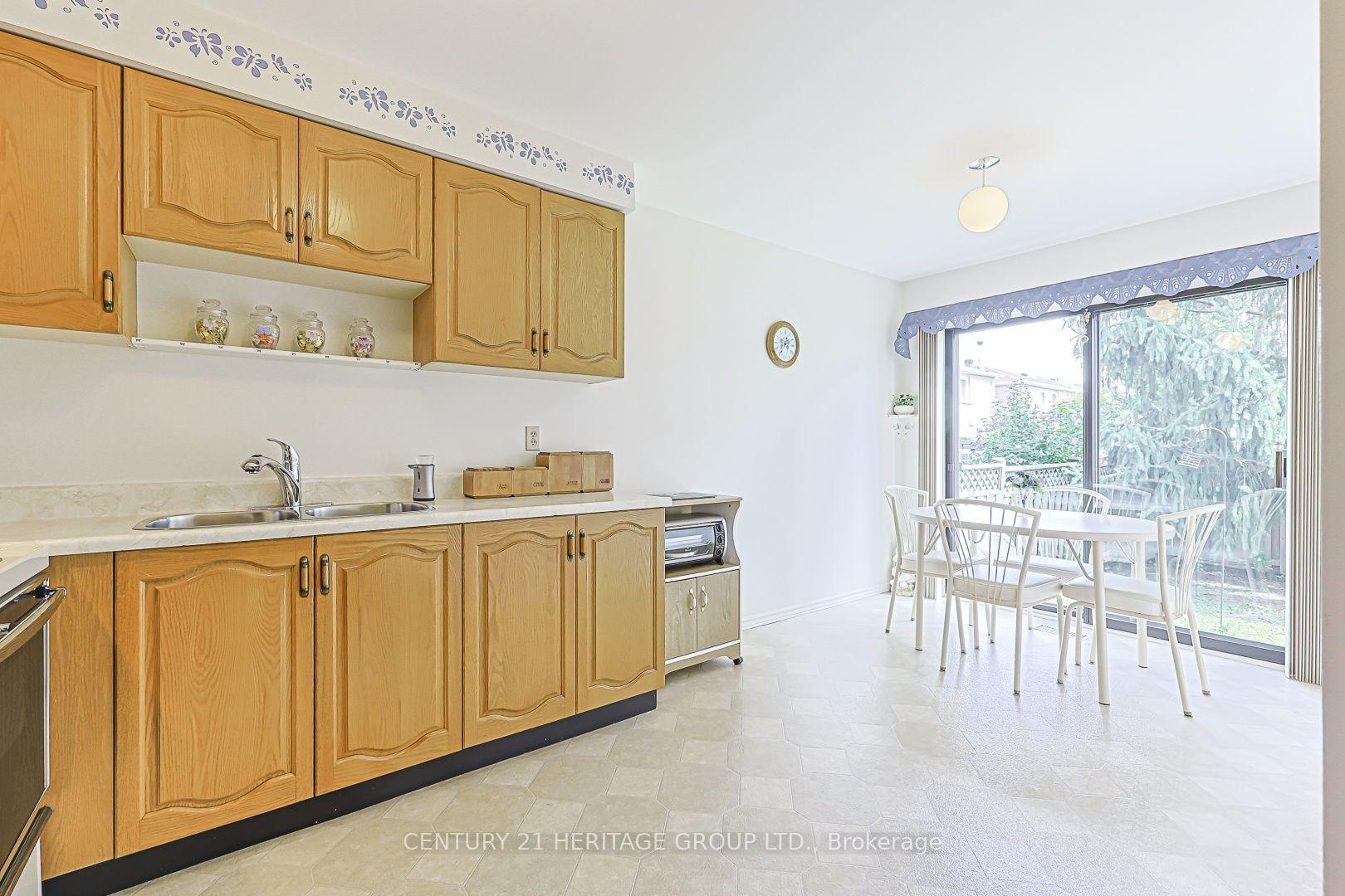 Photo 13 of 10 Woodhall Road, Markham, Milliken Mills East — HOMEH