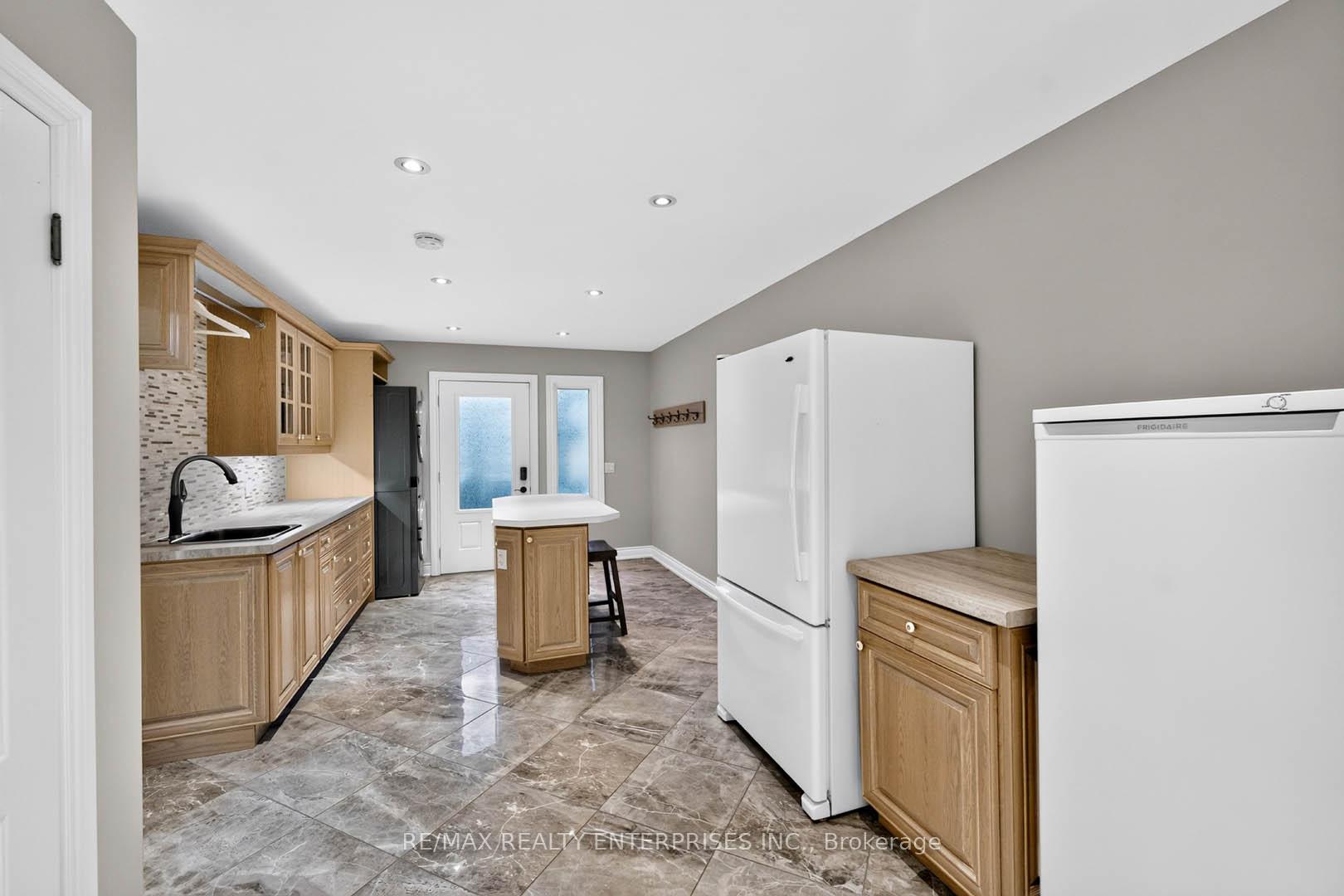 Photo 25 of 11 Christman Court, Markham, Markham Village — HOMEH