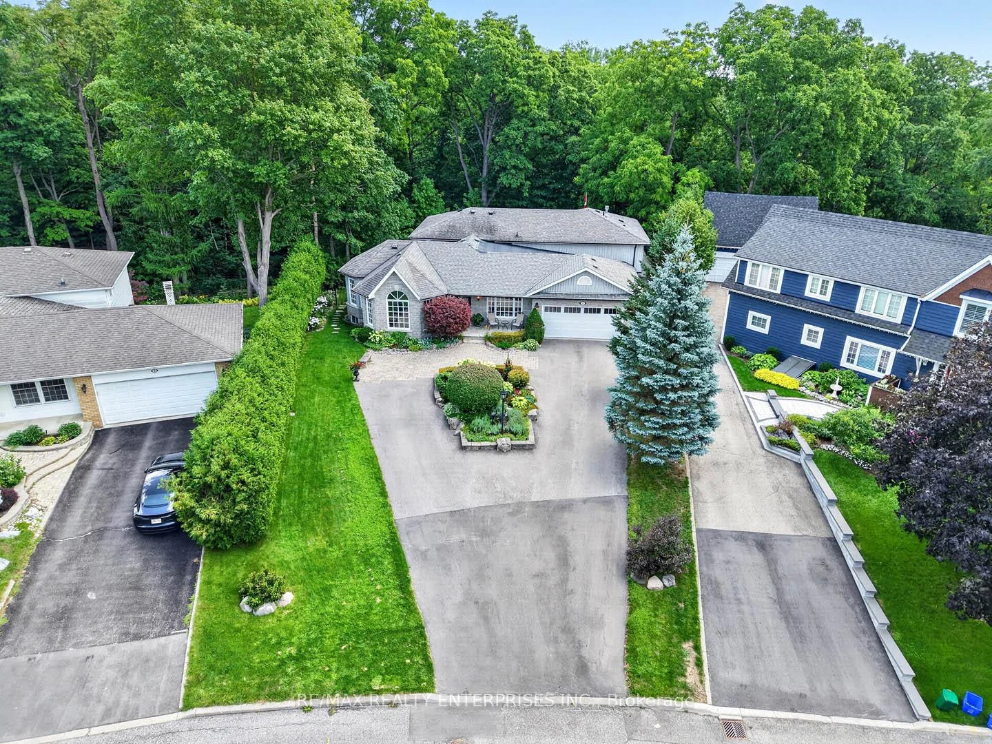 Photo 4 of 11 Christman Court, Markham, Markham Village — HOMEH