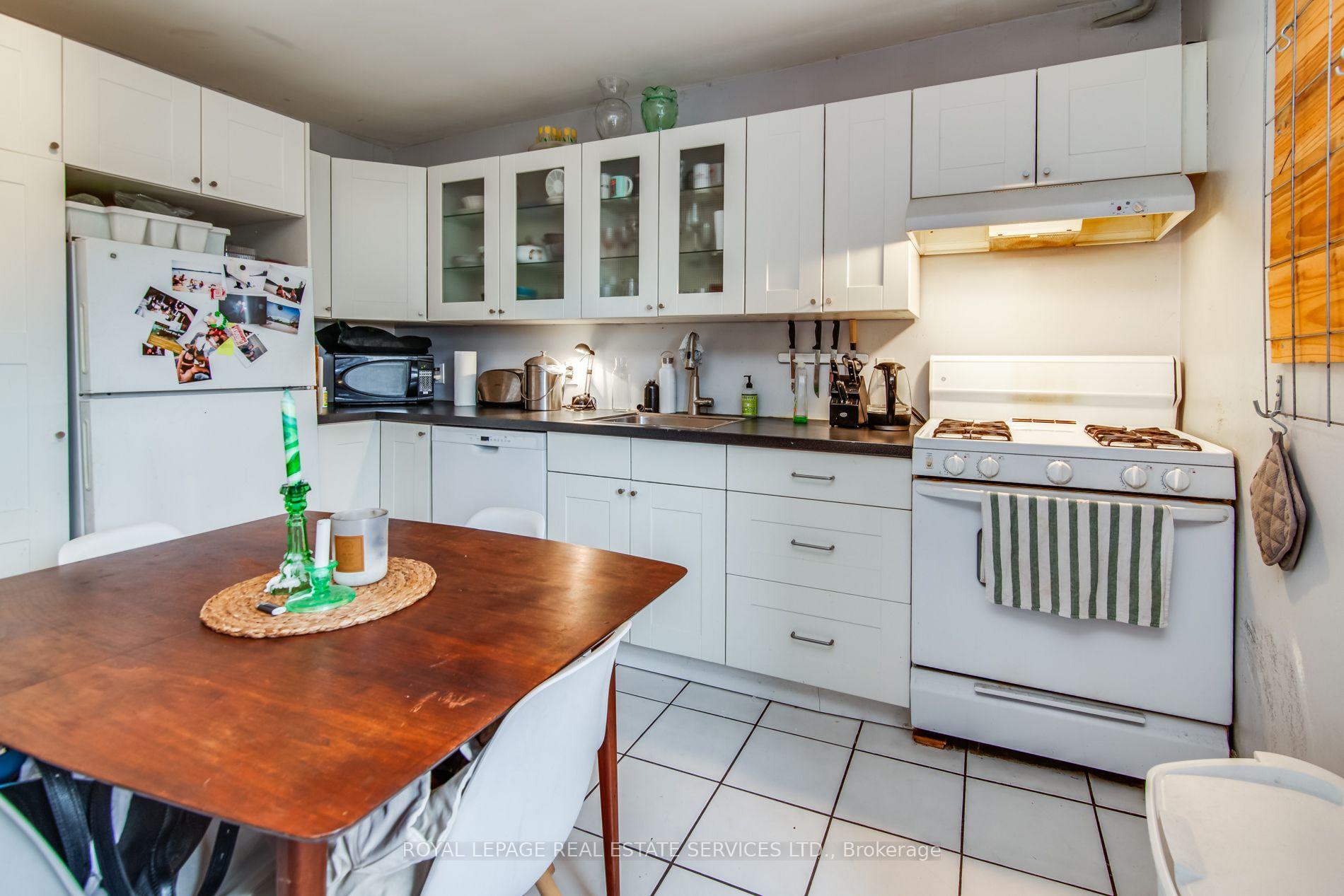 Photo 4 of Unit 2, 50 Rusholme Road, Toronto, Little Portugal — HOMEH