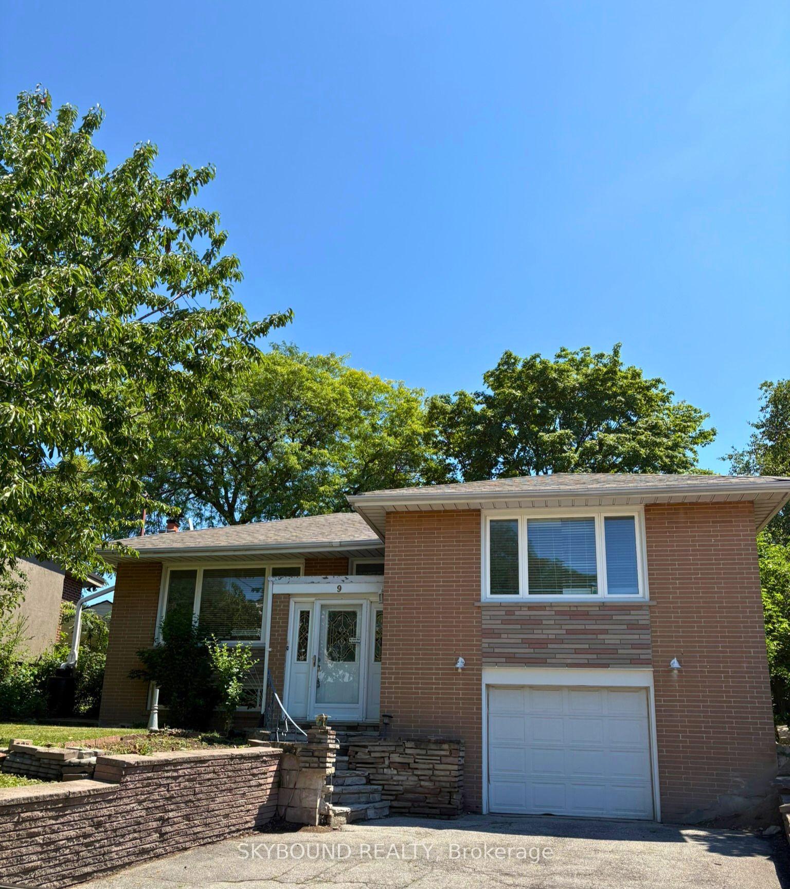 Photo 1 of 9 Caronport Crescent, North York, Parkwoods-Donalda — HOMEH