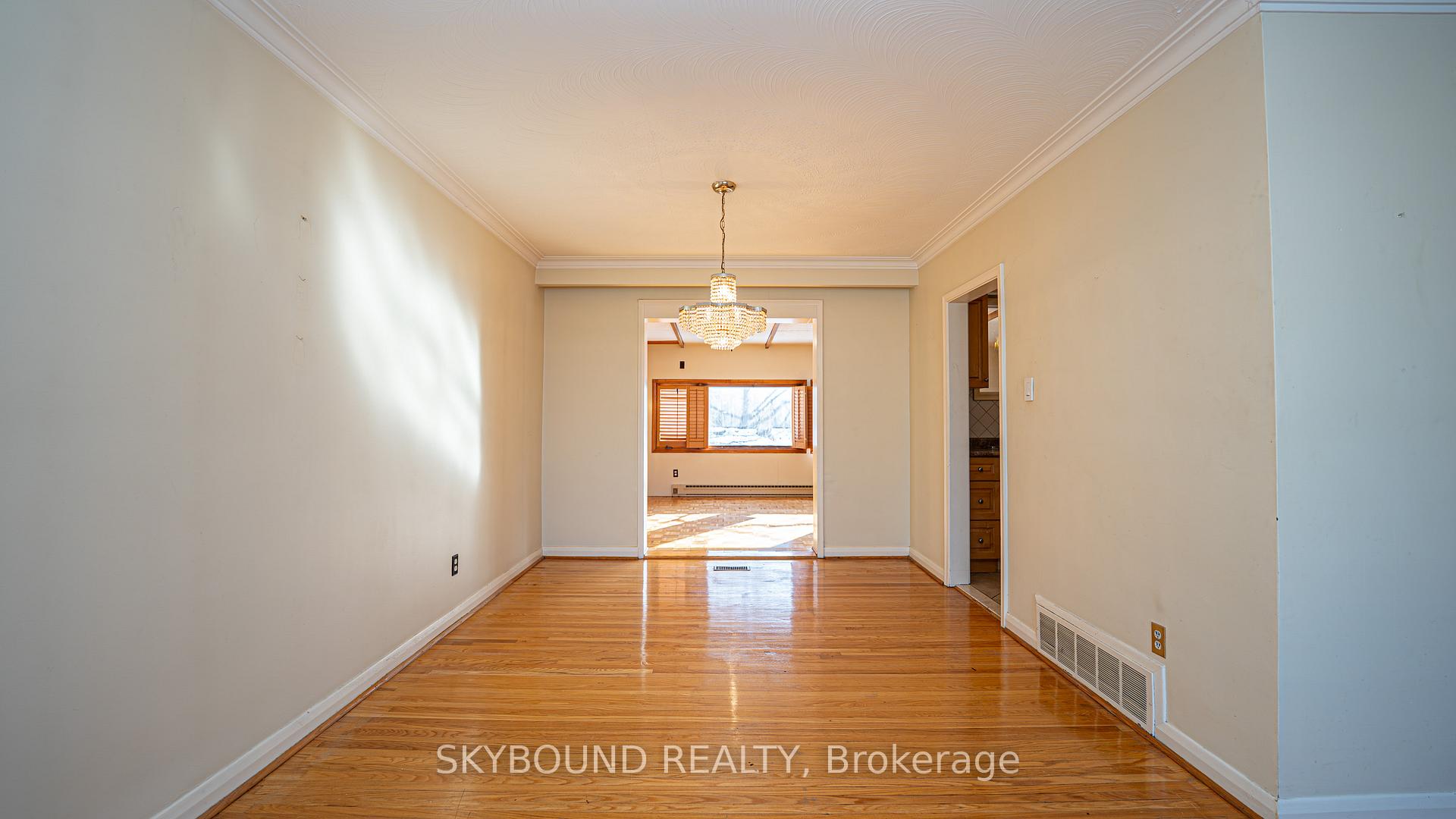 Photo 6 of 9 Caronport Crescent, North York, Parkwoods-Donalda — HOMEH