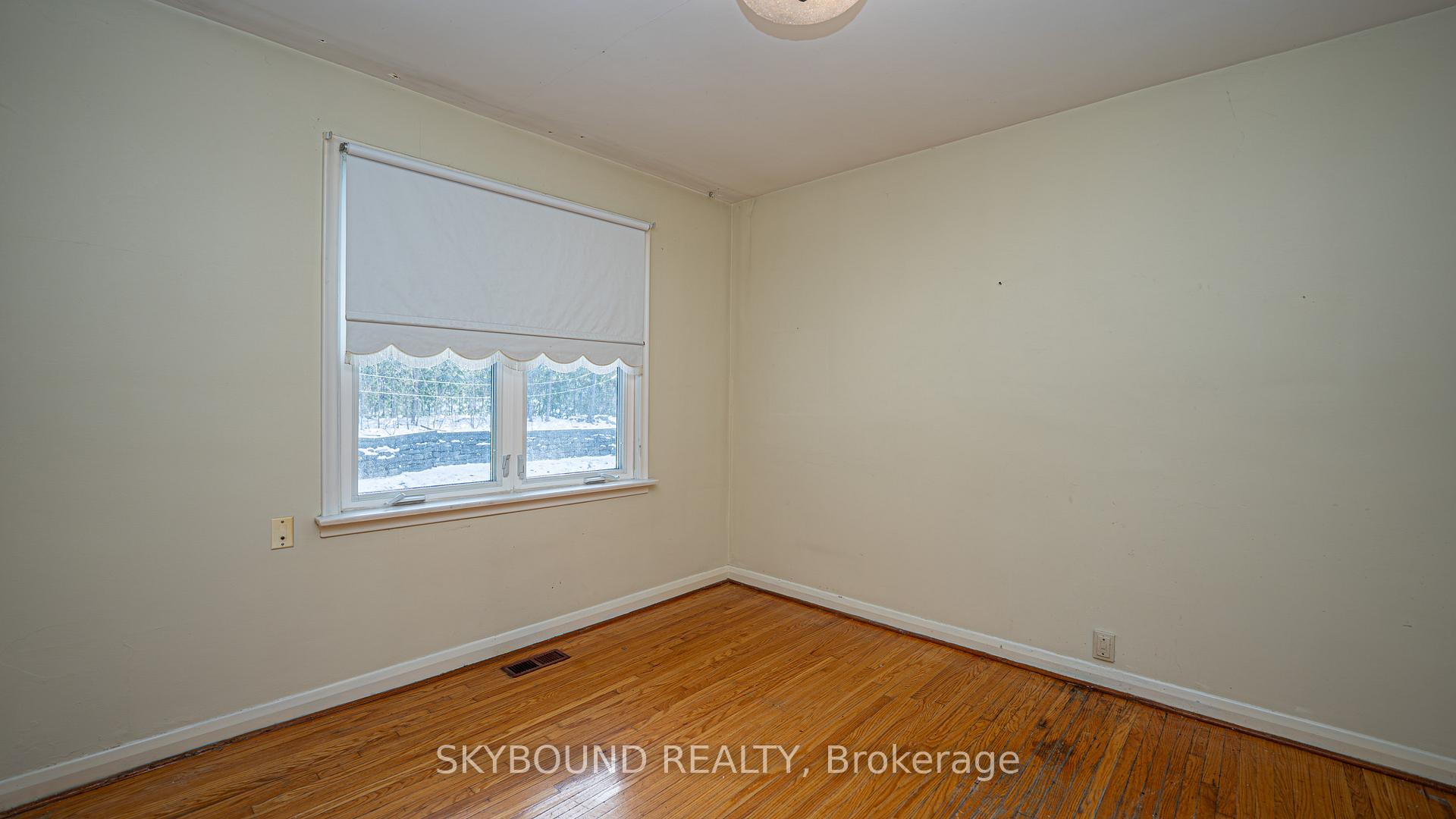 Photo 14 of 9 Caronport Crescent, North York, Parkwoods-Donalda — HOMEH