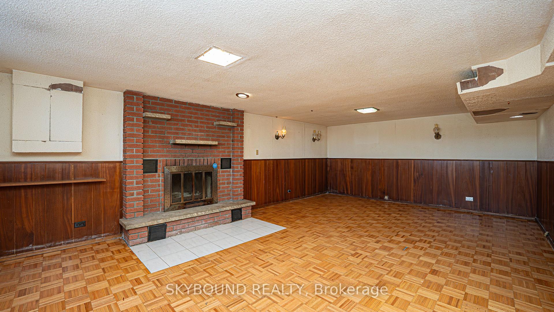 Photo 18 of 9 Caronport Crescent, North York, Parkwoods-Donalda — HOMEH