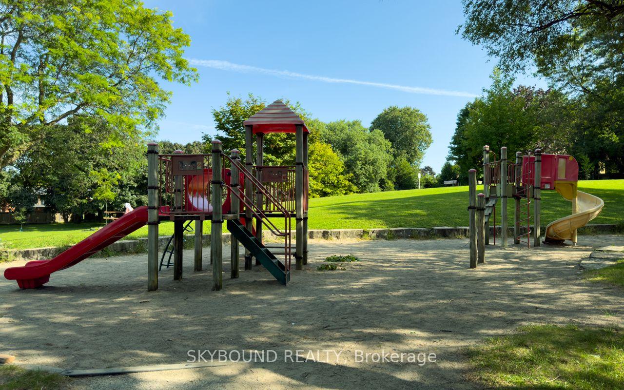 Photo 26 of 9 Caronport Crescent, North York, Parkwoods-Donalda — HOMEH