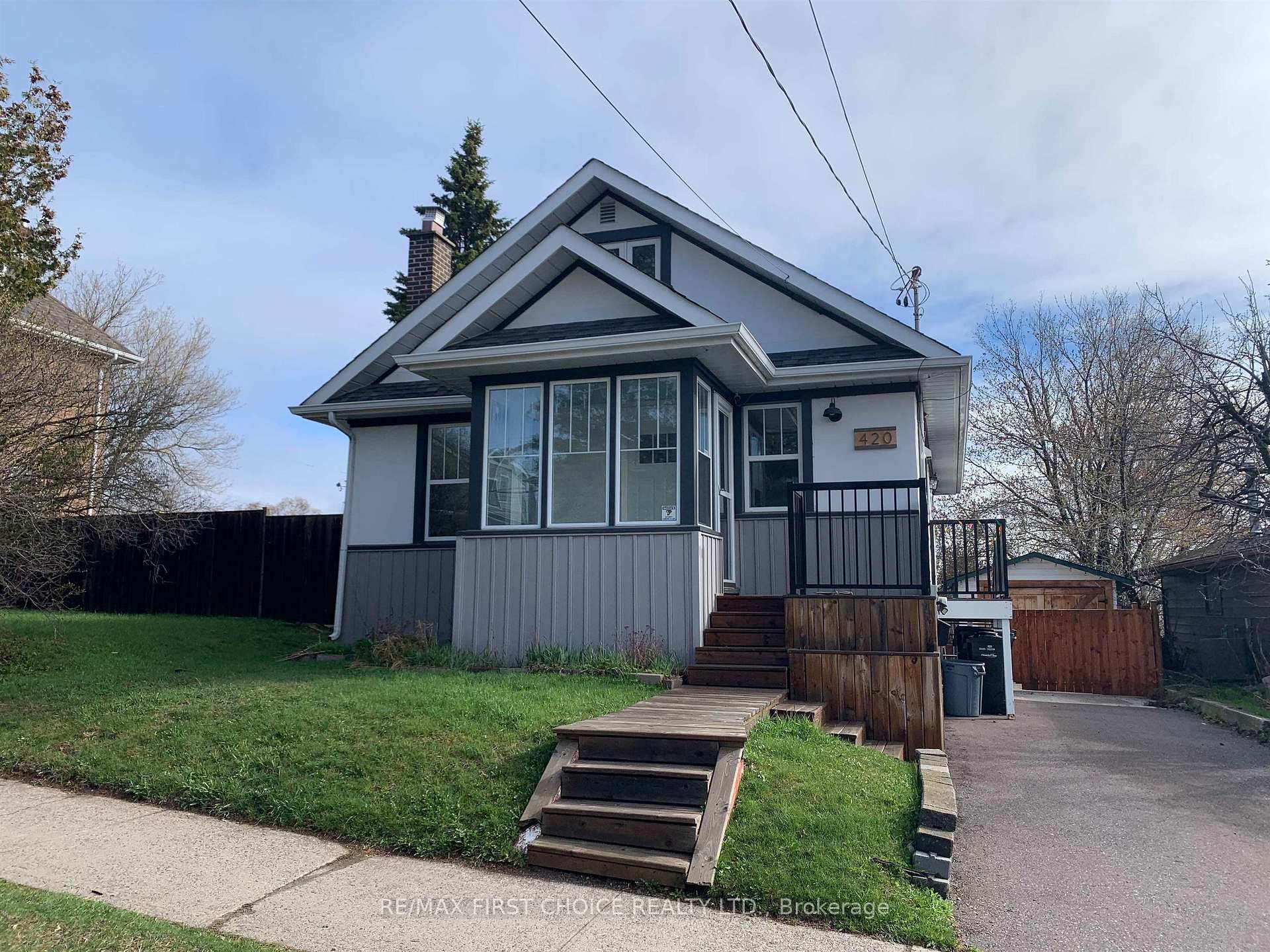 Photo 2 of 420 Van Norman Street, Thunder Bay, College Heights — HOMEH