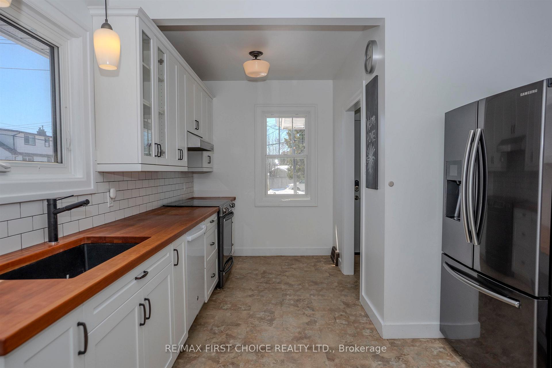 Photo 10 of 420 Van Norman Street, Thunder Bay, College Heights — HOMEH