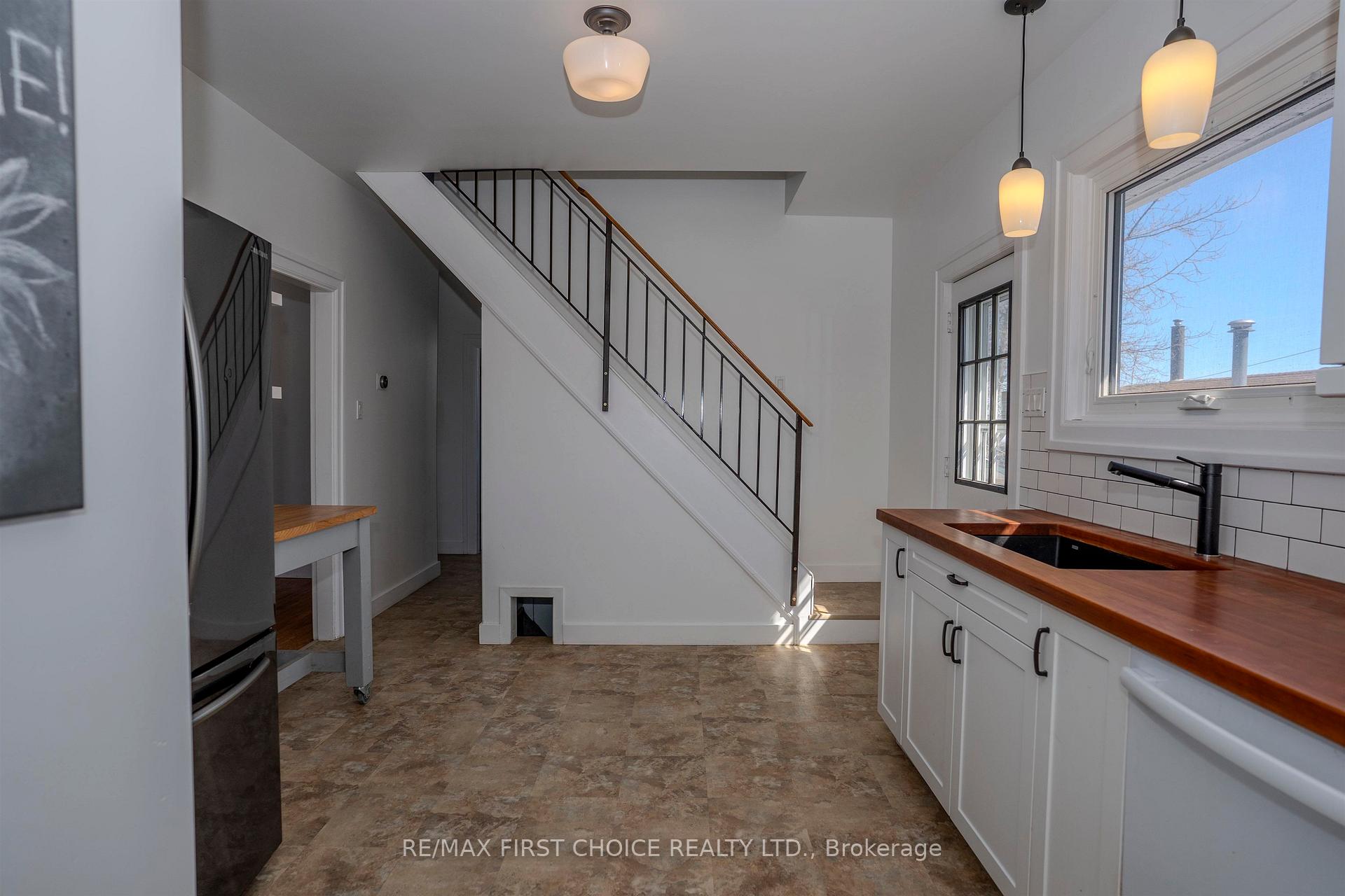 Photo 13 of 420 Van Norman Street, Thunder Bay, College Heights — HOMEH
