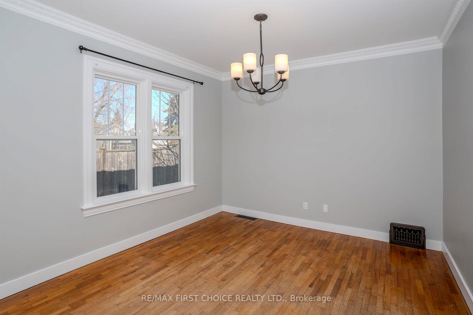 Photo 20 of 420 Van Norman Street, Thunder Bay, College Heights — HOMEH