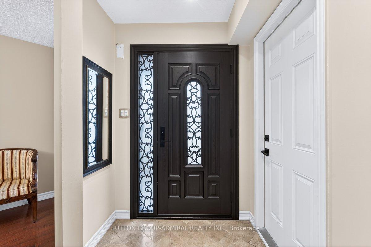 Photo 4 of 126 Redondo Drive E, Vaughan, Beverley Glen — HOMEH