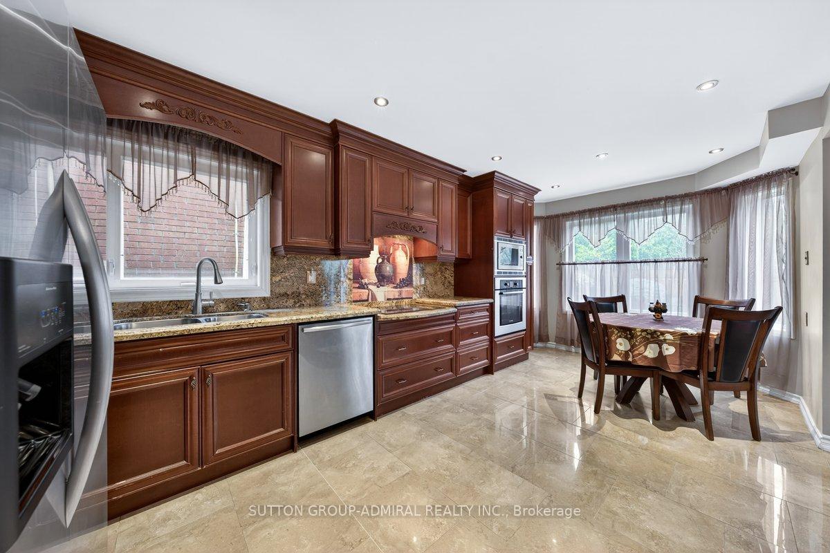 Photo 5 of 126 Redondo Drive E, Vaughan, Beverley Glen — HOMEH