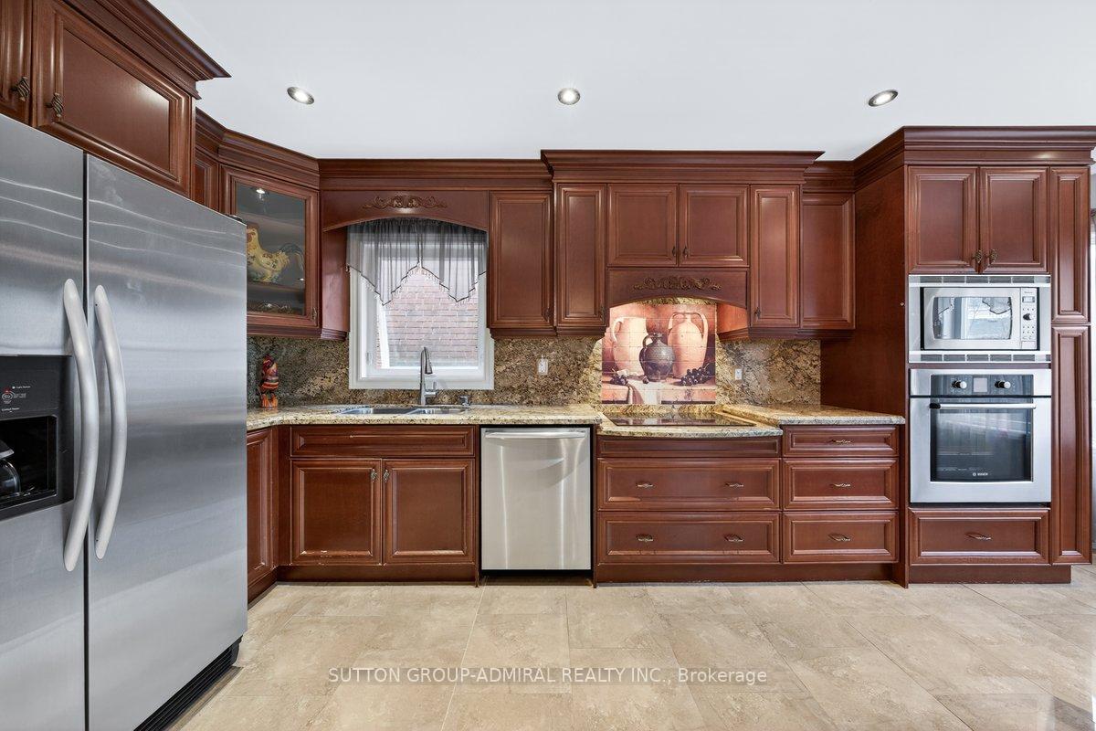 Photo 6 of 126 Redondo Drive E, Vaughan, Beverley Glen — HOMEH