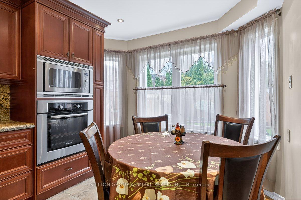 Photo 8 of 126 Redondo Drive E, Vaughan, Beverley Glen — HOMEH