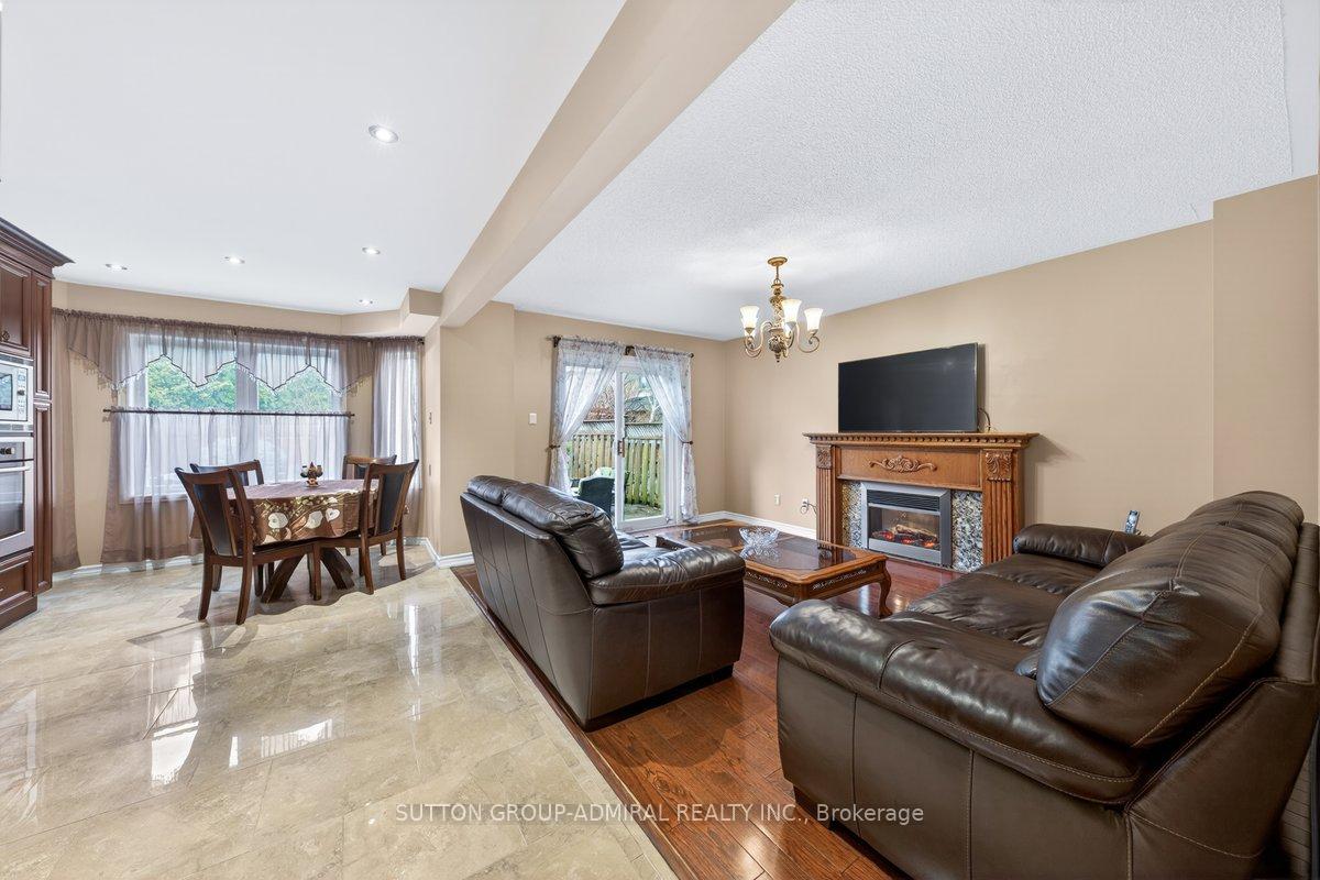 Photo 9 of 126 Redondo Drive E, Vaughan, Beverley Glen — HOMEH