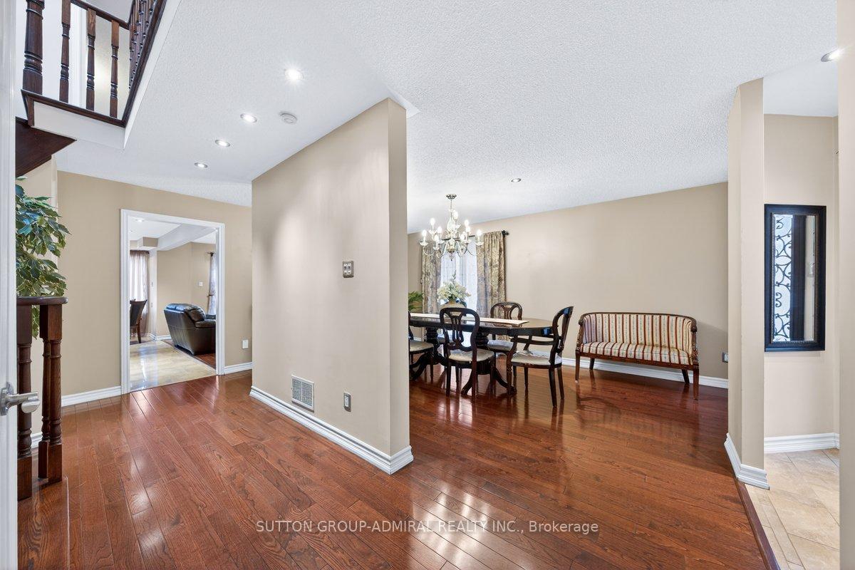 Photo 12 of 126 Redondo Drive E, Vaughan, Beverley Glen — HOMEH